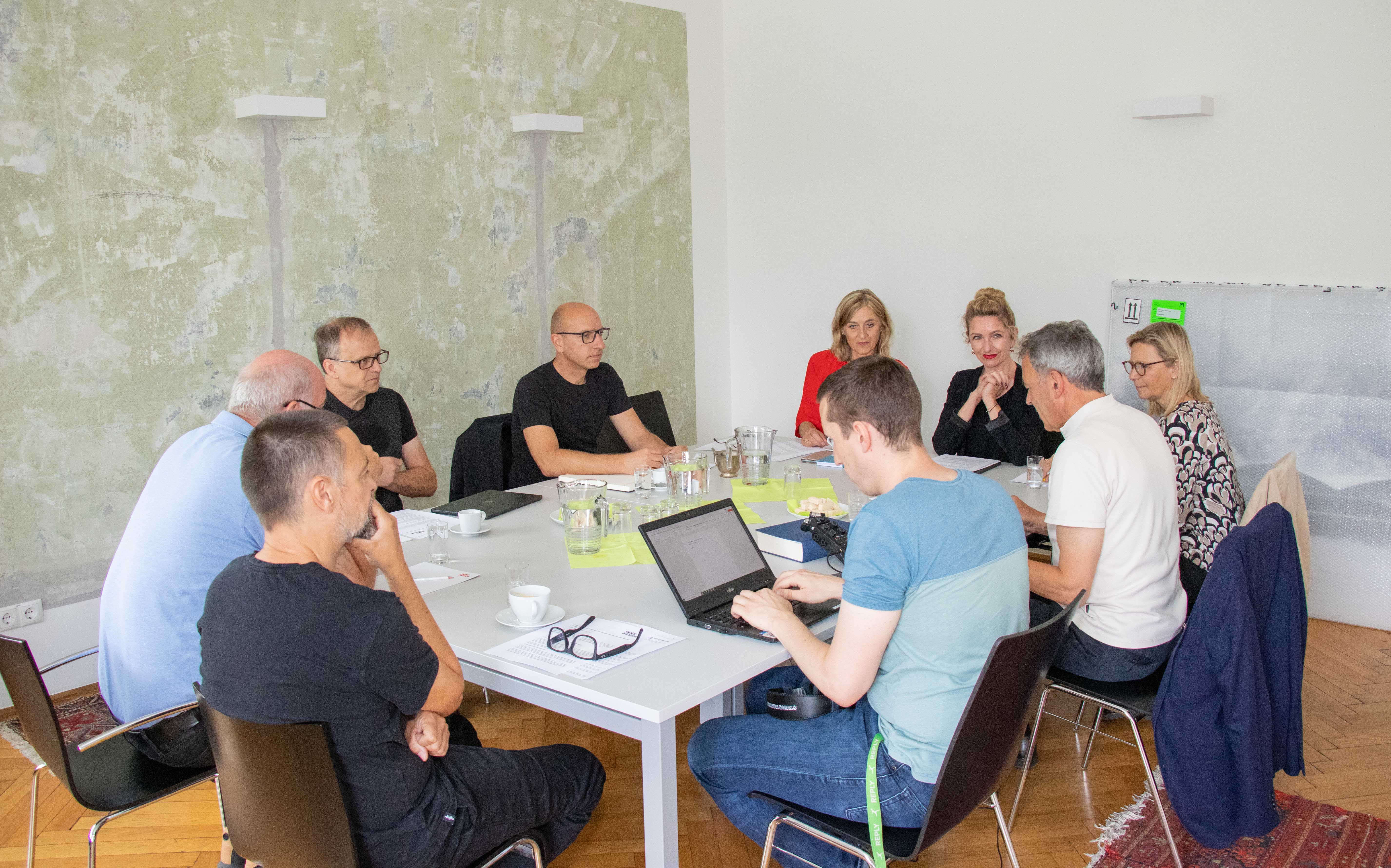 Am Montag, den 7. Juli 2025 fand die konstituierende Sitzung des Beirats für Erinnerungskultur im Stadtarchiv Innsbruck statt. Der Beirat beschäftigt sich unter anderem auch mit Einreichungen für neue "Zeitpunkte".