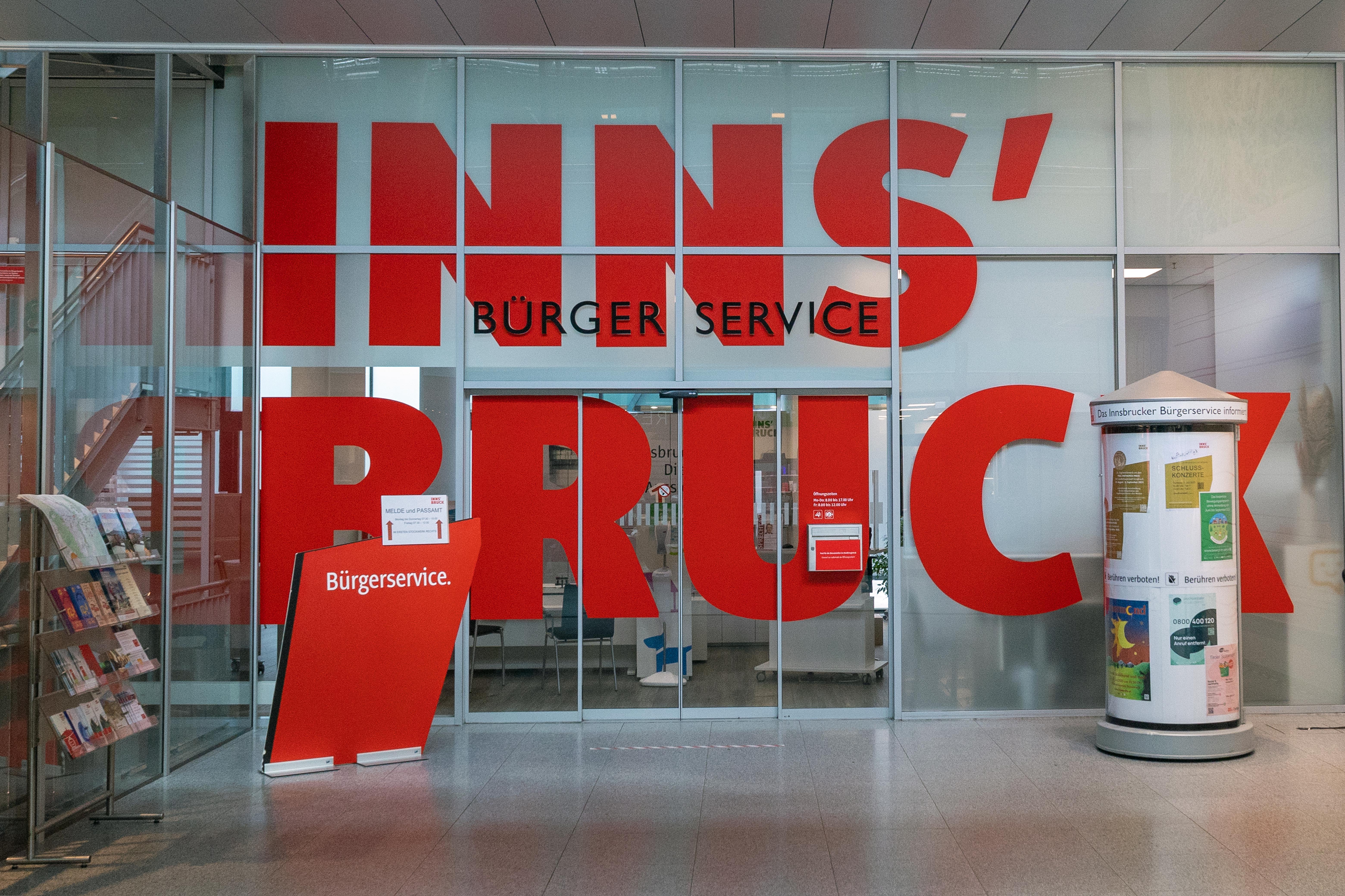 Alle Services des Stadtmagistrats sind auch im Sommer zu den üblichen Öffnungszeiten verfügbar – im Rathaus etwa die Leistungen des Bürgerservices oder des Melde- und Passamts.