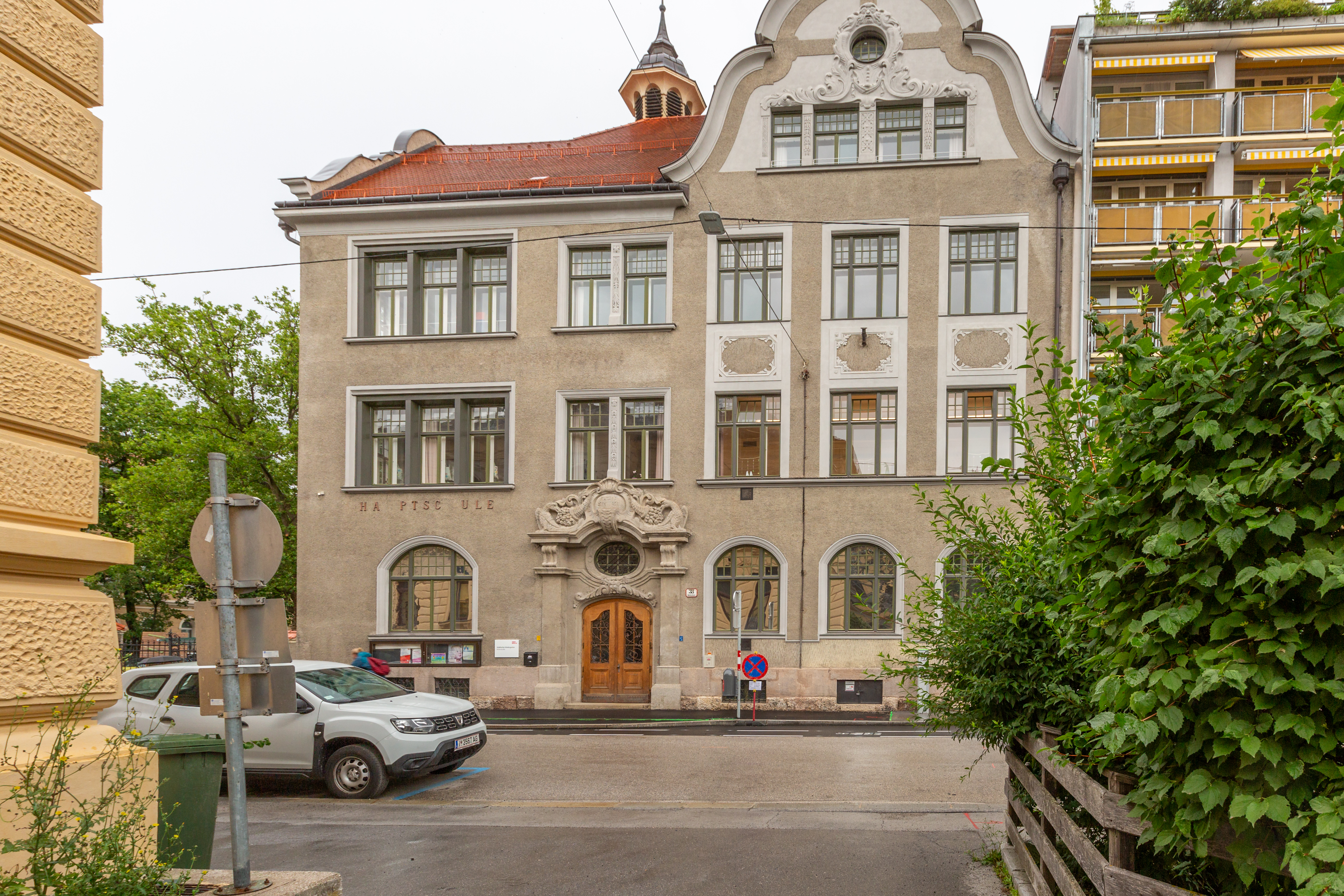 Insgesamt 14 städtische Bildungs- und Betreuungseinrichtungen - hier der Kindergarten und Kinderkrippe in der Müllerstraße - öffneten heuer für die Ferienbetreuung ihre Türen.