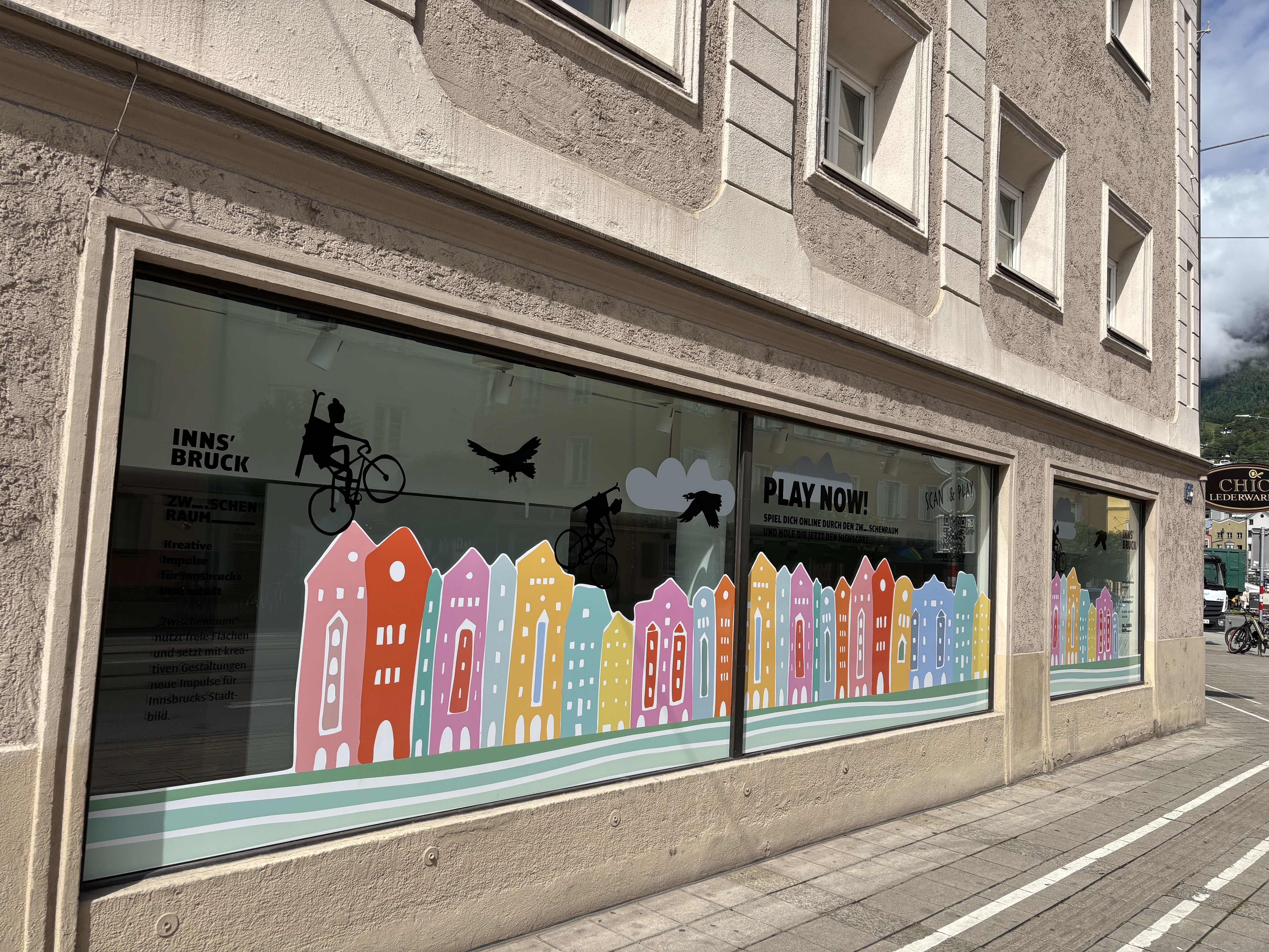 Aktives Leerstandsflächenmanagement trägt erste Früchte: Der Marktgraben 2 wurde  vor der Neuansiedelung mit der Häuserzeile von Mariahilf in Szene gesetzt.