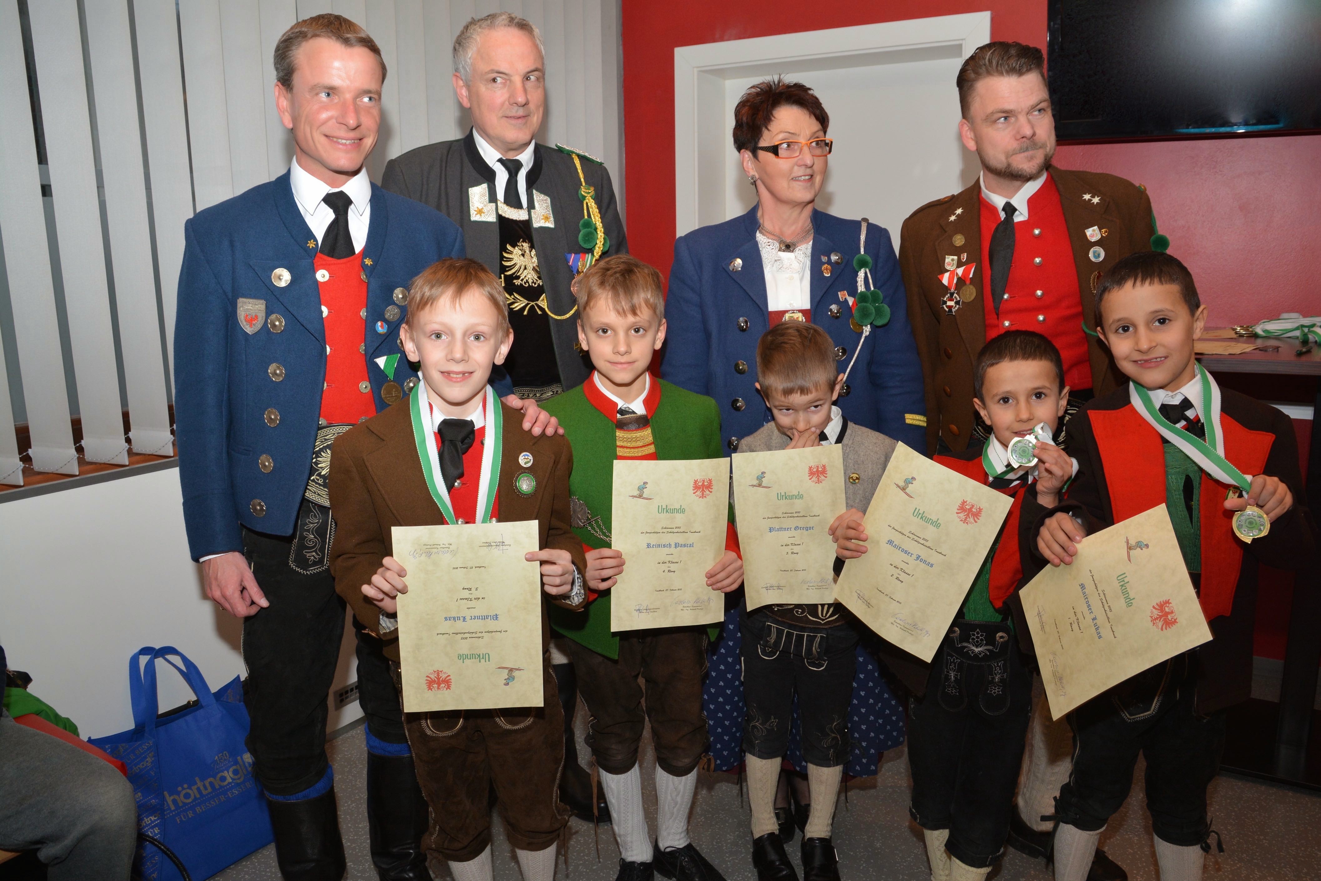 42 Kinder nahmen am Skirennen, und 58 am BAON-Königskettenschießen 2015 teil. Die Siegerehrungen dazu fanden im Schützenheim der Schützenkompanie Allerheiligen statt. Vizebürgermeister Christoph Kaufmann gratulierte herzlich.