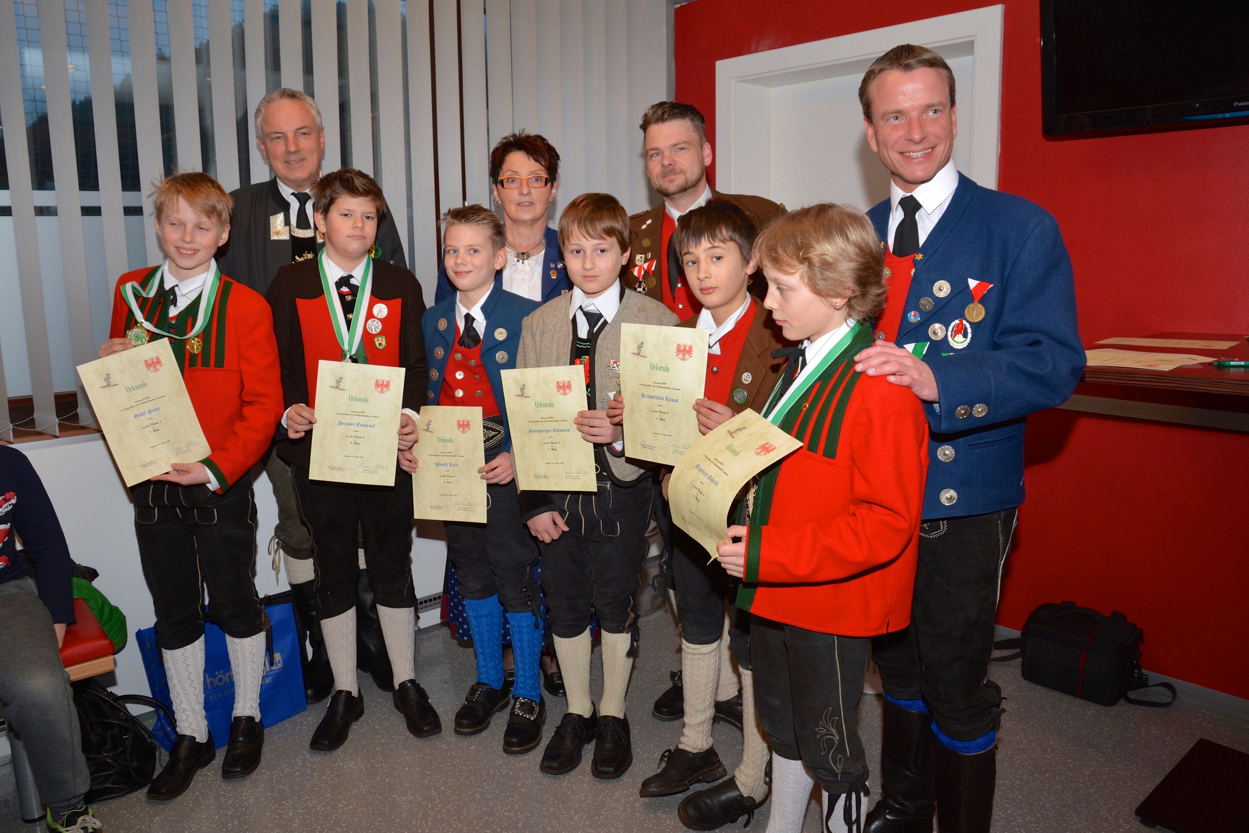42 Kinder nahmen am Skirennen, und 58 am BAON-Königskettenschießen 2015 teil. Die Siegerehrungen dazu fanden im Schützenheim der Schützenkompanie Allerheiligen statt. Vizebürgermeister Christoph Kaufmann gratulierte herzlich.