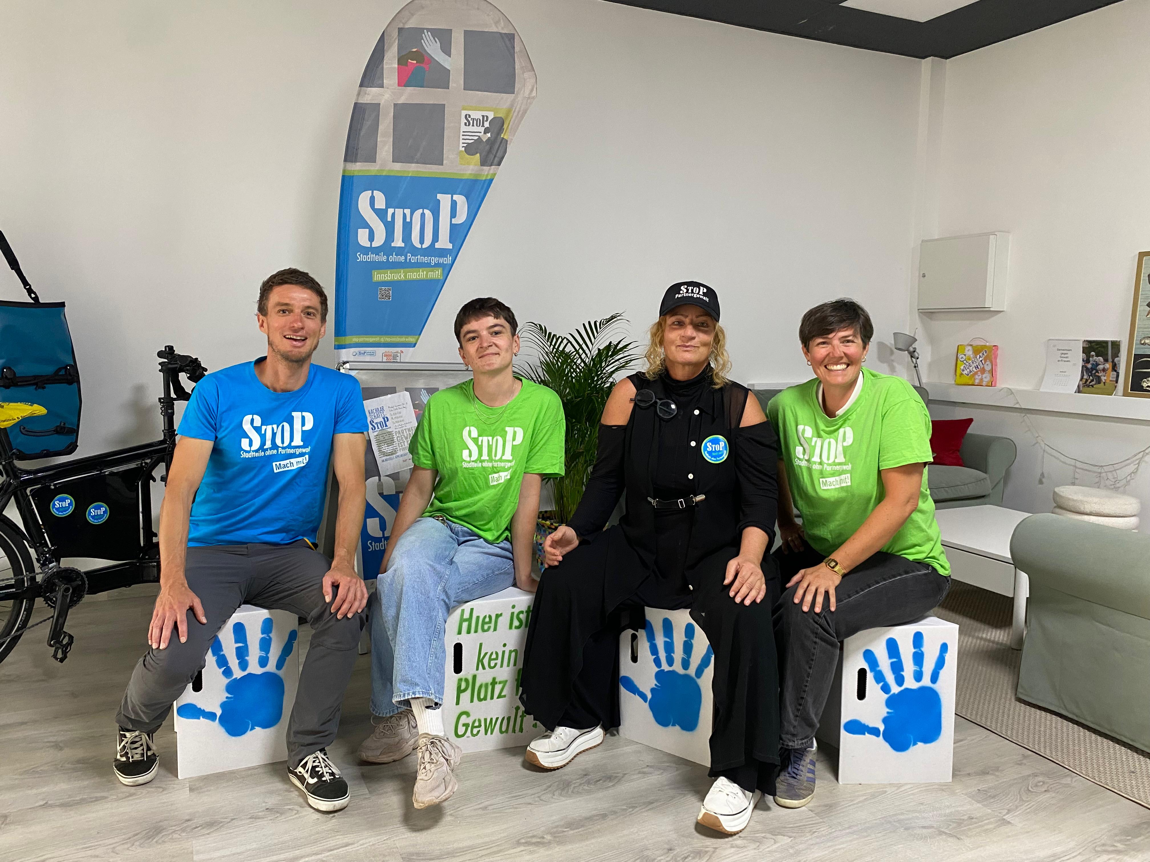 Das Team von „StoP“ in der Michael-Gaismair-Straße 15 (von links): Alexander Eder, Anita Erger, Projektleiterin Gabi Plattner (GF Frauenhaus Tirol) und Claudia Tischler.