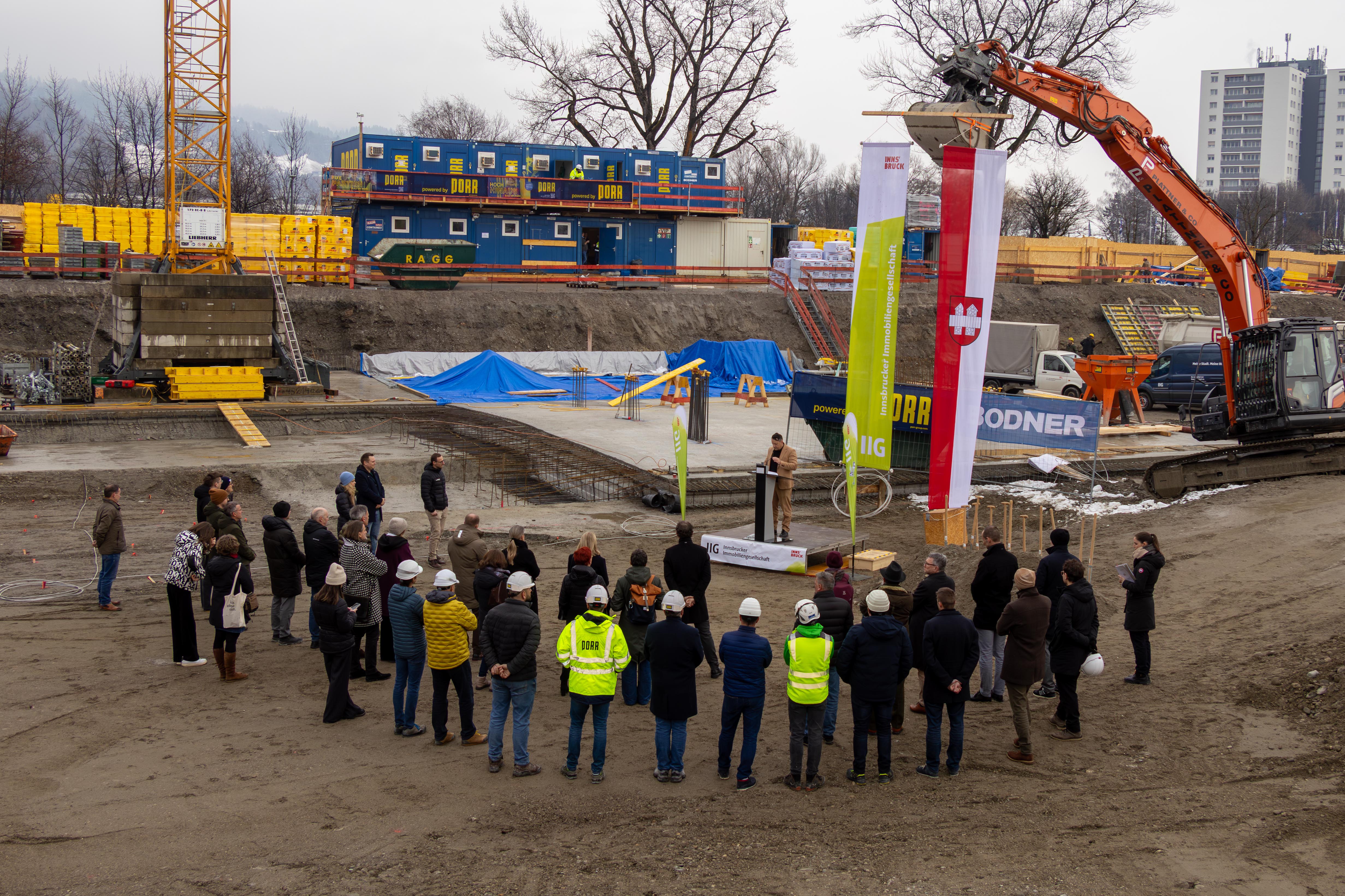 Innsbrucker Immobiliengesellschaft, Stadtpolitik und bauausführende Unternehmen beim gemeinsamen Spatenstich zum „Jungen studentischen Wohnen Sandwirt“.