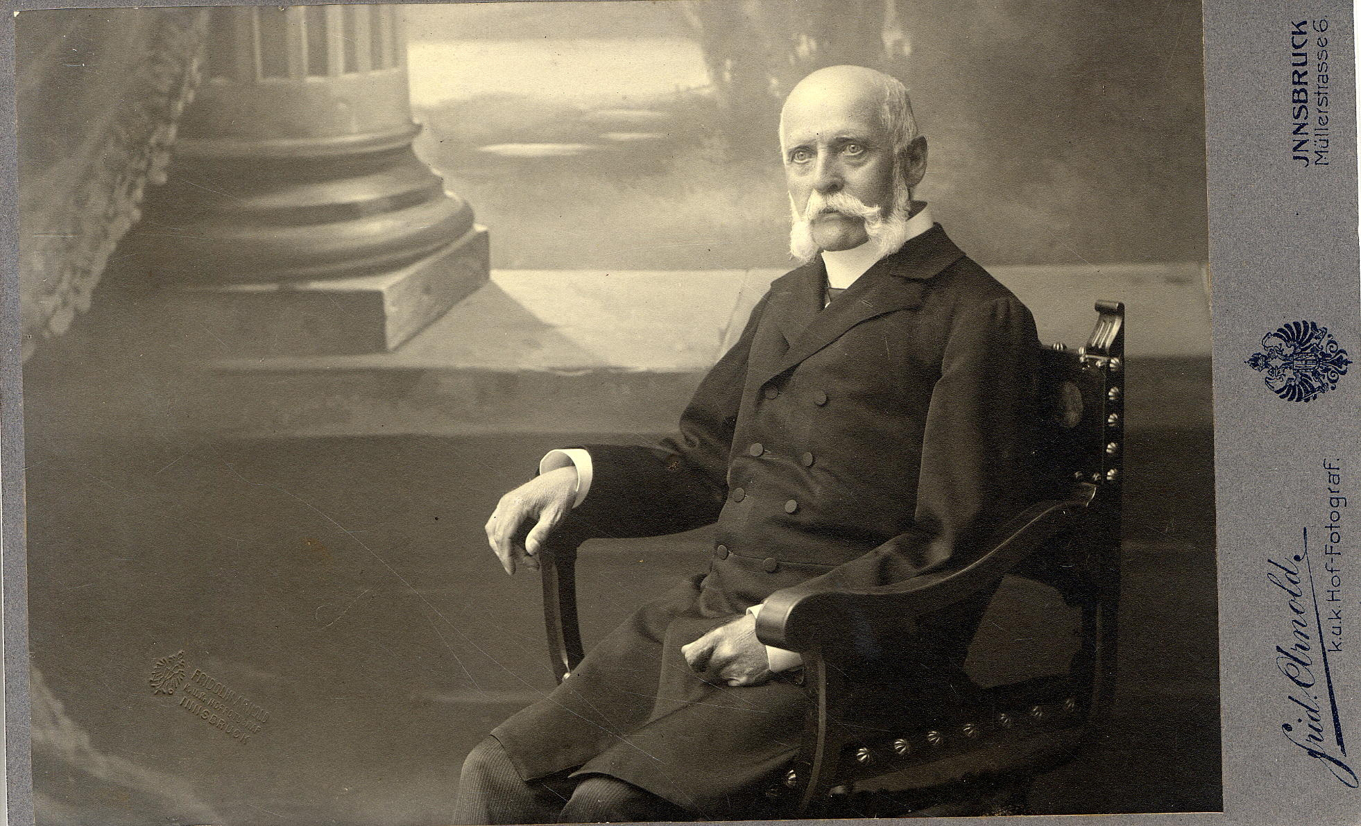 Johann Freiherr von Sieberer. Johann von Sieberer (1830–1914) war einer der großen Wohltäter der Stadt Innsbruck. Porträtaufnahme um 1900