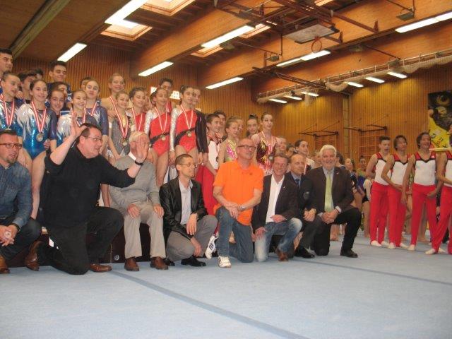 Vizebürgermeister Christoph Kaufmann staunte nicht schlecht als er sah wie beweglich die jungen TurnerInnen beim Attila-Pinter-Turnier waren. Bereits zum 18. Mal fand dieses Ende März in Innsbruck statt. Bei der Siegerehrung gratulierte Kaufmann herzlich.