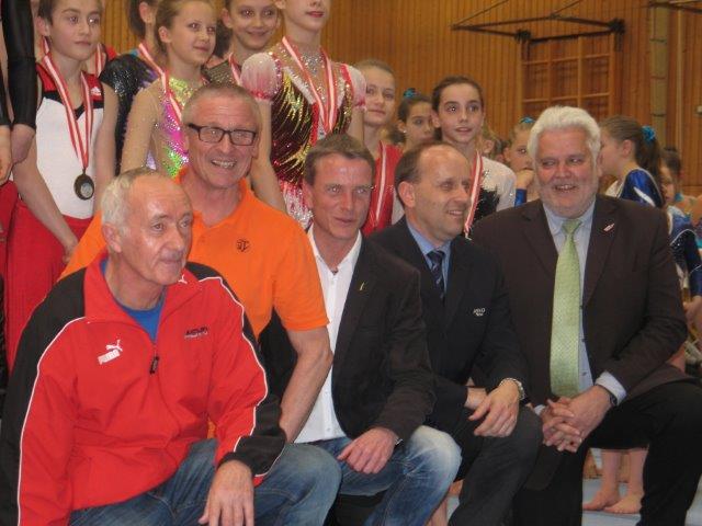 Vizebürgermeister Christoph Kaufmann staunte nicht schlecht als er sah wie beweglich die jungen TurnerInnen beim Attila-Pinter-Turnier waren. Bereits zum 18. Mal fand dieses Ende März in Innsbruck statt. Bei der Siegerehrung gratulierte Kaufmann herzlich.