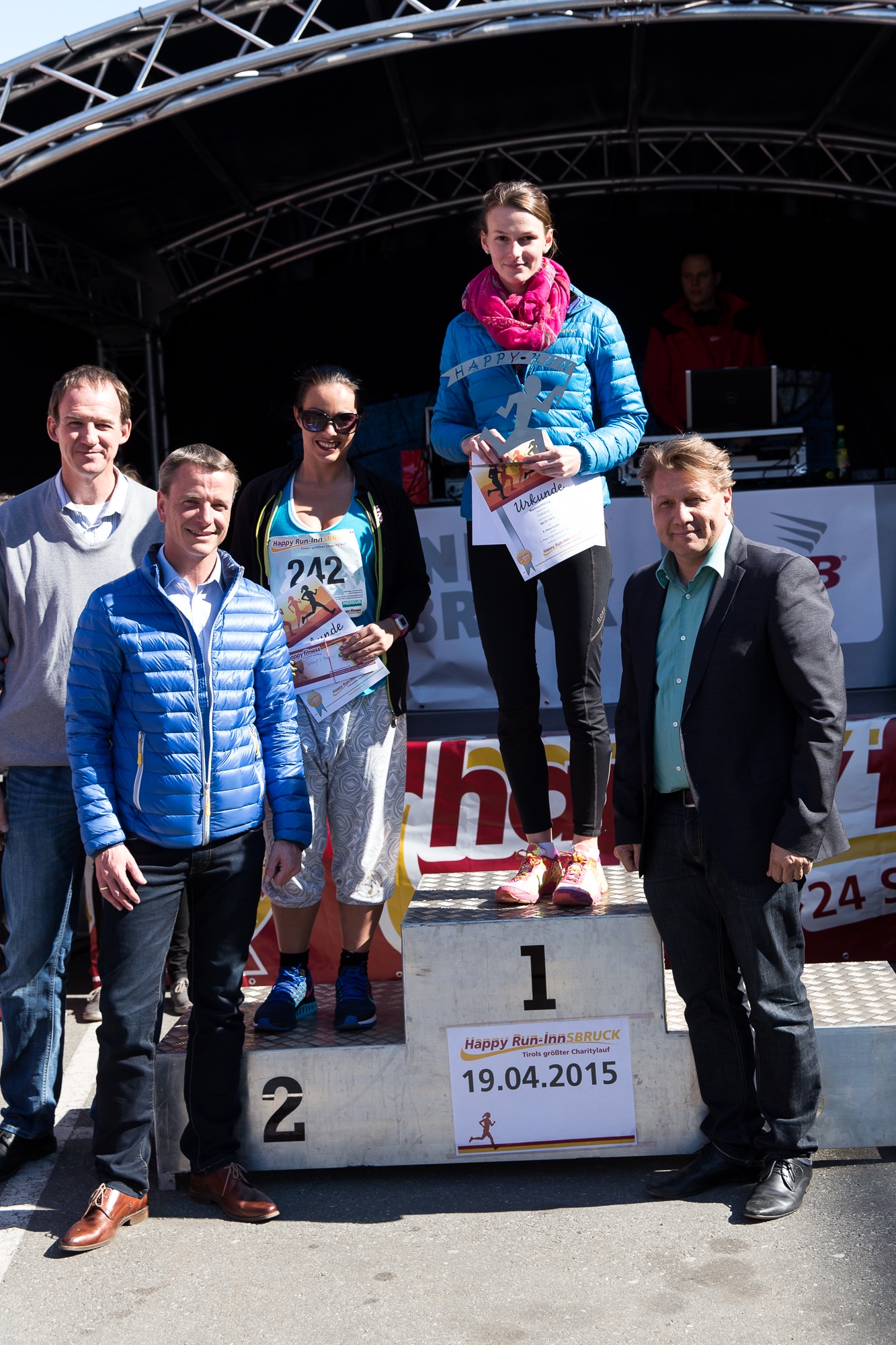 Ganz im Zeichen des guten Zweckes Stand der heurige Happy Run. Der Gesamterlös der Laufveranstaltung geht nämlich an die Ronald McDonald Kinderhilfe. Eine Vielzahl an Laufbegeisterten trat an und lies sich im Ziel - umrandet von einem facettenreichem Rahmenprogramm - feiern. Auch Vizebürgermeister Christoph Kaufmann fieberte mit und gratulierte.