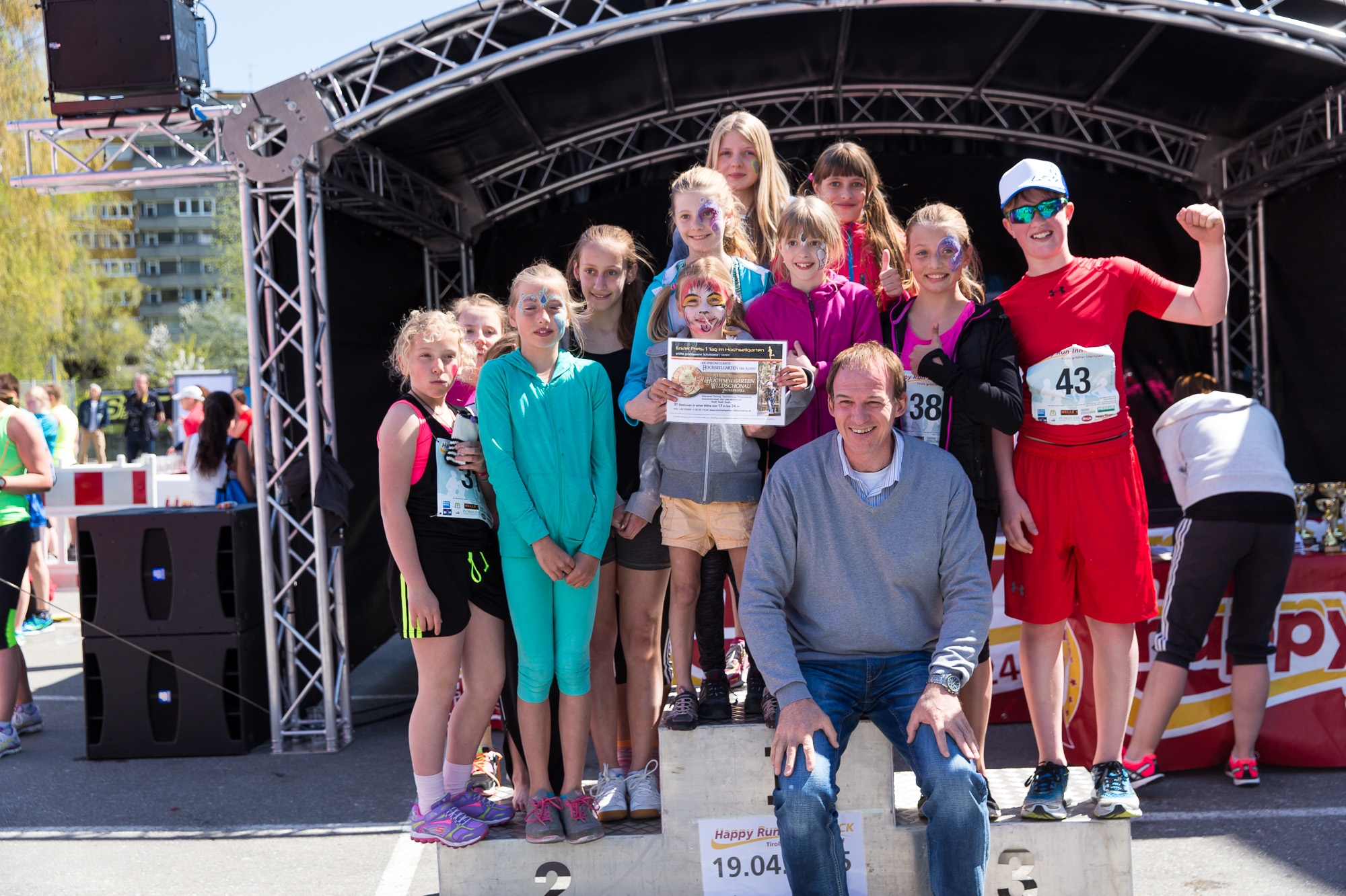 Ganz im Zeichen des guten Zweckes Stand der heurige Happy Run. Der Gesamterlös der Laufveranstaltung geht nämlich an die Ronald McDonald Kinderhilfe. Eine Vielzahl an Laufbegeisterten trat an und lies sich im Ziel - umrandet von einem facettenreichem Rahmenprogramm - feiern. Auch Vizebürgermeister Christoph Kaufmann fieberte mit und gratulierte.