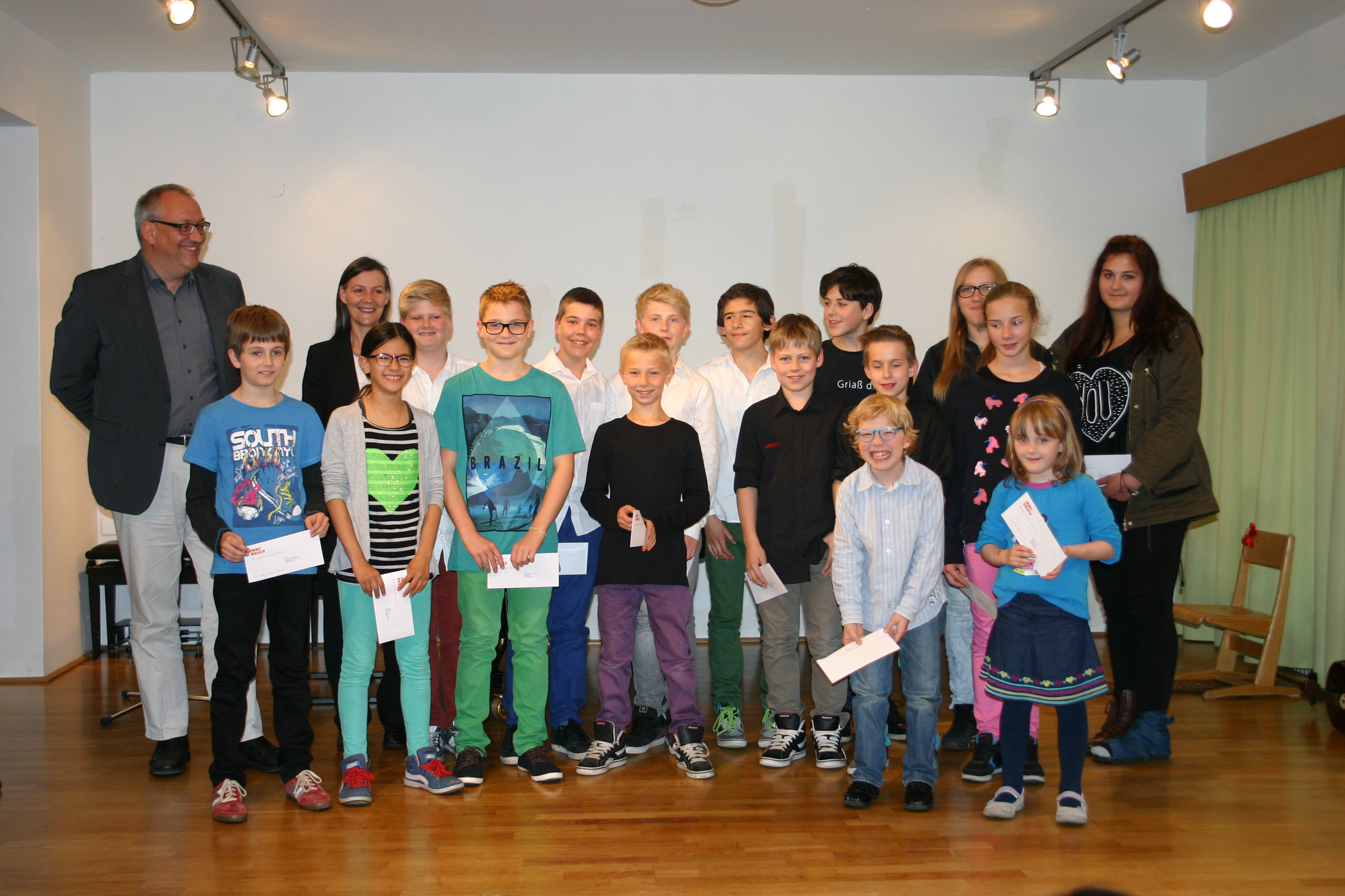 Bereits im März fand der heurige Gesamttiroler Landeswettbewerb Prima la Musica 2015 statt. Mit dabei waren 41 Teilnehmerinnen der Musikschule Innsbruck. Das Ergebnis war erfreulich: Elf SchülerInnen erspielten den 1. Preis mit Berechtigung zur Teilnahme am Bundeswettbewerb und sieben TeilnehmerInnen erreichen einen 1. Preis mit Auszeichnung. 
Den 1. Preis teilten sich 17 MusikschülerInnen, vier SchülerInnen erhielten den 2. Preis, zwei SchülerInnen erspielten den 3. Preis. Der Bundeswettbewerb wird vom 21. bis 28. Mai in Eisenstadt ausgetragen.