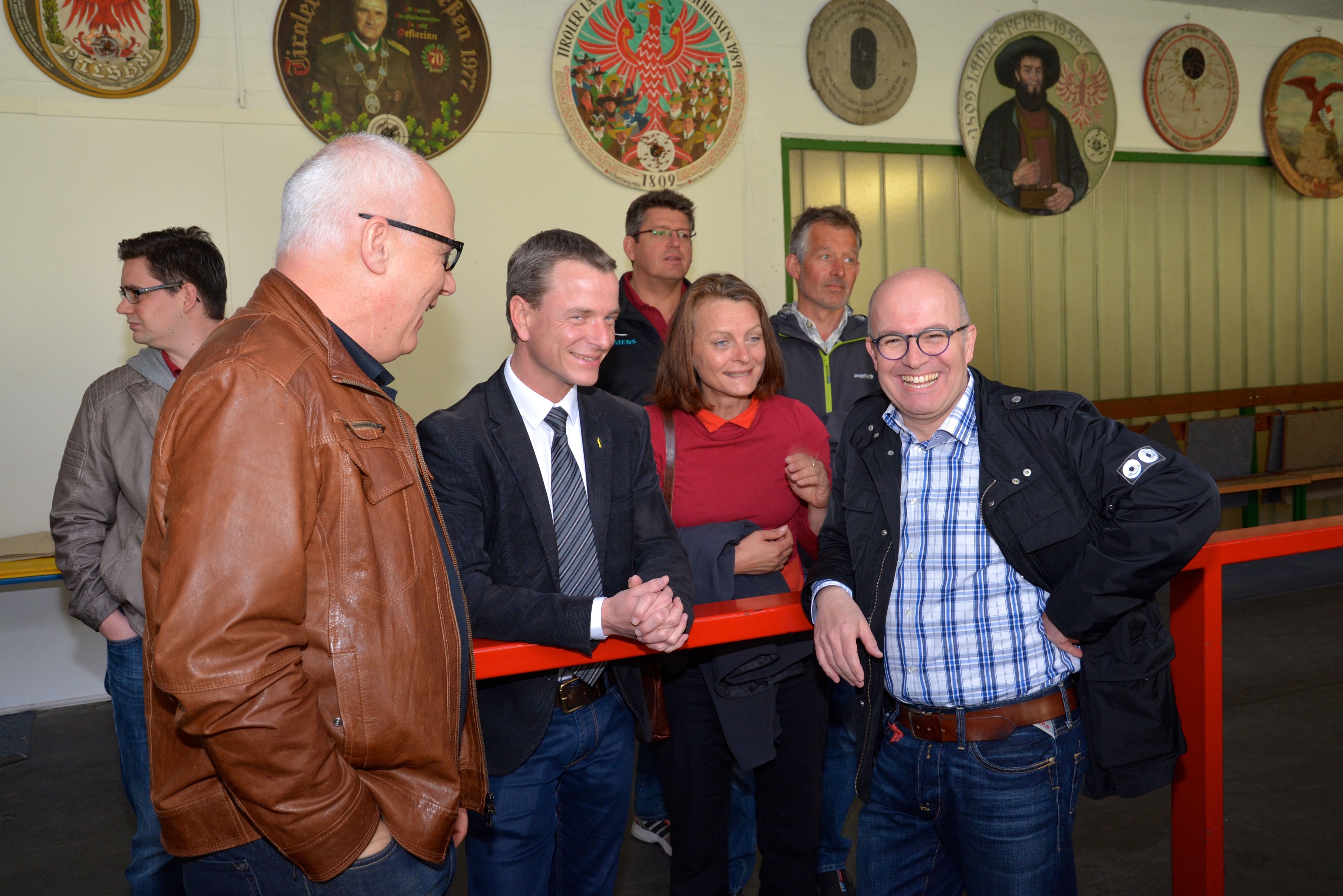 Am 25. April fand das jährliche Bataillonskönigskettenschießen der Schützenbataillon Innsbruck statt. Die Ehrenscheibe wurde von Vizebürgermeister Christoph Kaufmann gestiftet. Gemeinsam mit Vizebürgermeisterin Sonja Pitscheider und GR Markus Stoll nahm er an der Veranstaltung teil.