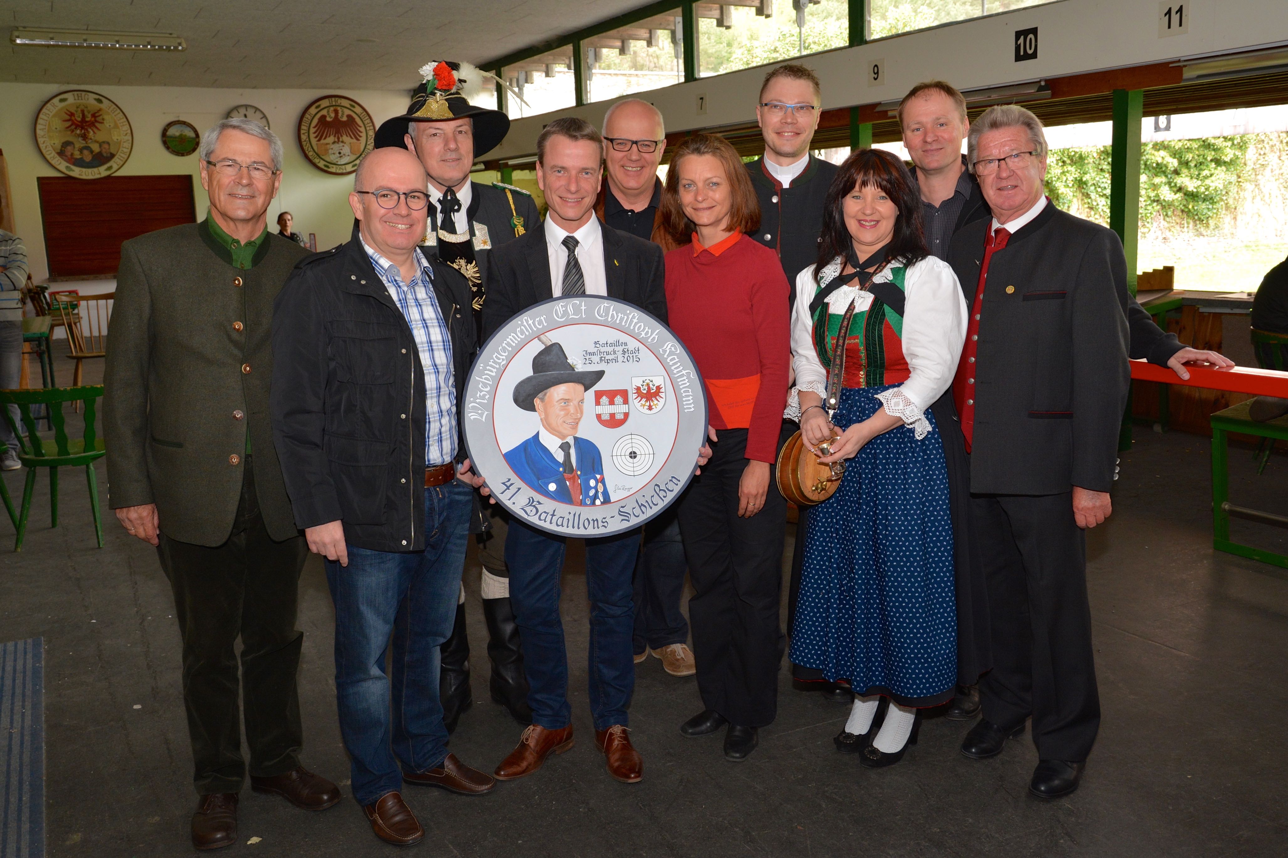 Am 25. April fand das jährliche Bataillonskönigskettenschießen der Schützenbataillon Innsbruck statt. Die Ehrenscheibe wurde von Vizebürgermeister Christoph Kaufmann gestiftet. Gemeinsam mit Vizebürgermeisterin Sonja Pitscheider und GR Markus Stoll nahm er an der Veranstaltung teil.