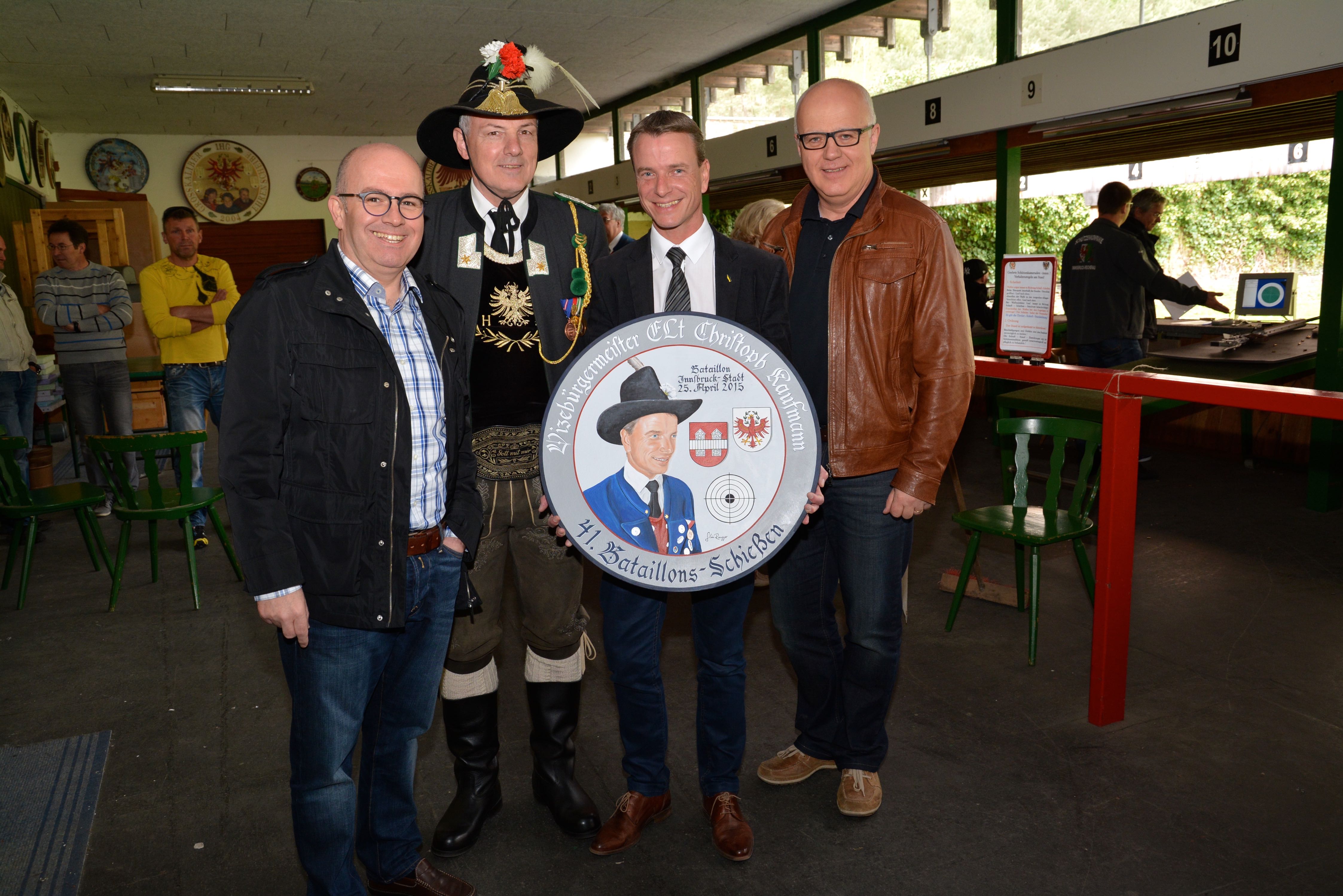 Am 25. April fand das jährliche Bataillonskönigskettenschießen der Schützenbataillon Innsbruck statt. Die Ehrenscheibe wurde von Vizebürgermeister Christoph Kaufmann gestiftet. Gemeinsam mit Vizebürgermeisterin Sonja Pitscheider und GR Markus Stoll nahm er an der Veranstaltung teil.