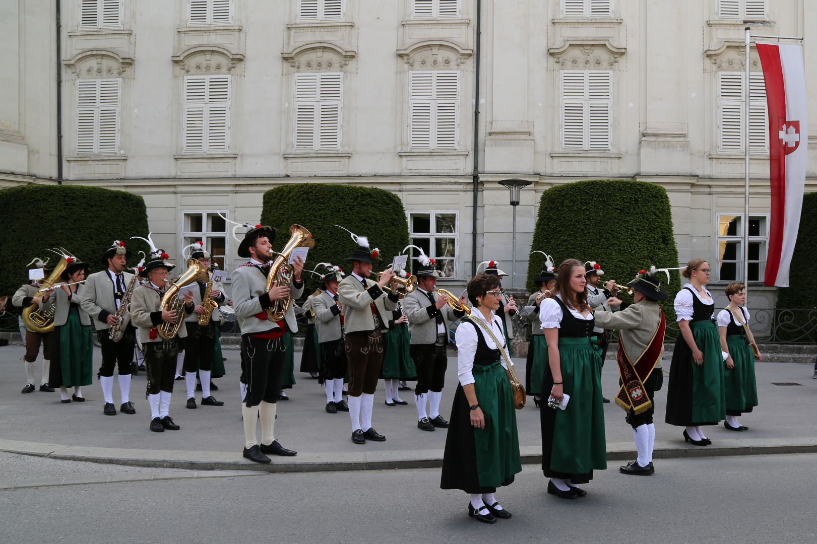 Landesüblicher Empfang bei der Kaiserlichen Hofburg anlässlich der Verleihung des Kaiser-Maximilian-Preises 2015 an Mercedes Bresso
