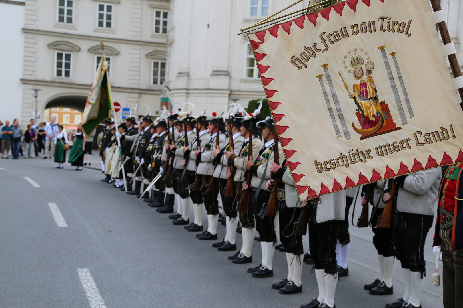 Landesüblicher Empfang bei der Kaiserlichen Hofburg anlässlich der Verleihung des Kaiser-Maximilian-Preises 2015 an Mercedes Bresso