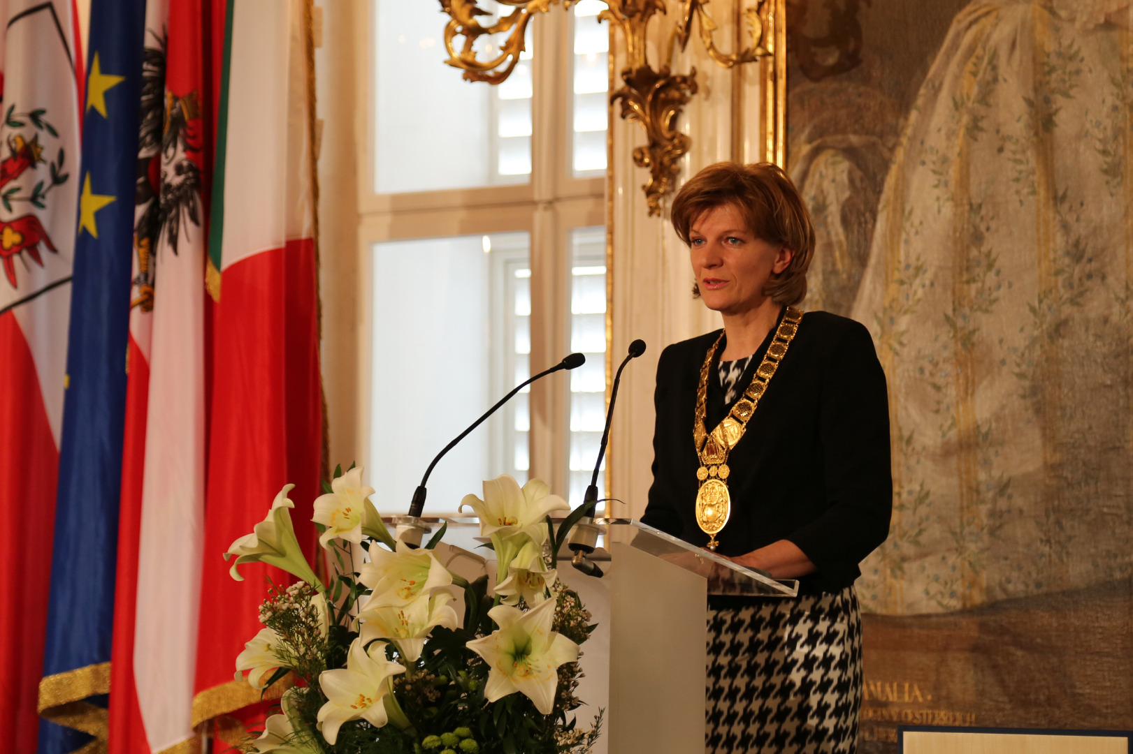 Innsbrucks Bürgermeisterin Christine Oppitz-Plörer bei ihrer Begrüßungsansprache