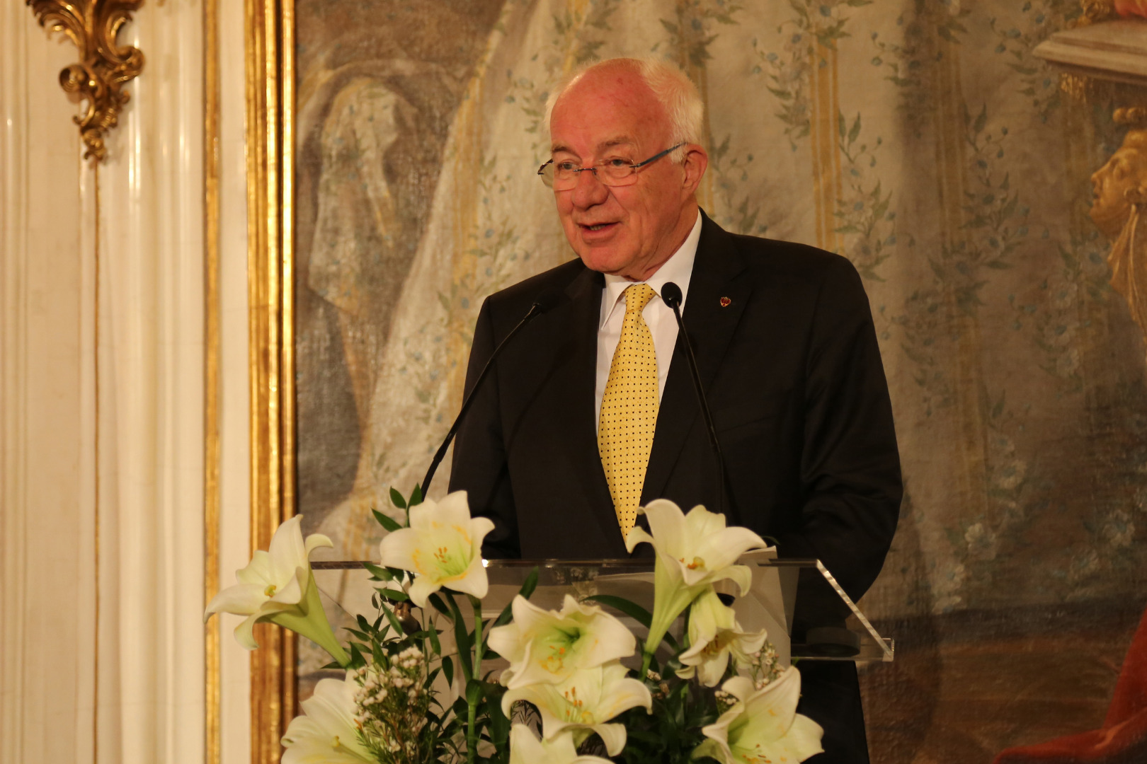 Der Präsident des Tiroler Landtages Herwig van Staa bei der Laudatio anlässlich der Verleihung des Kaiser-Maximilian-Preises 2015 an Mercedes Bresso.