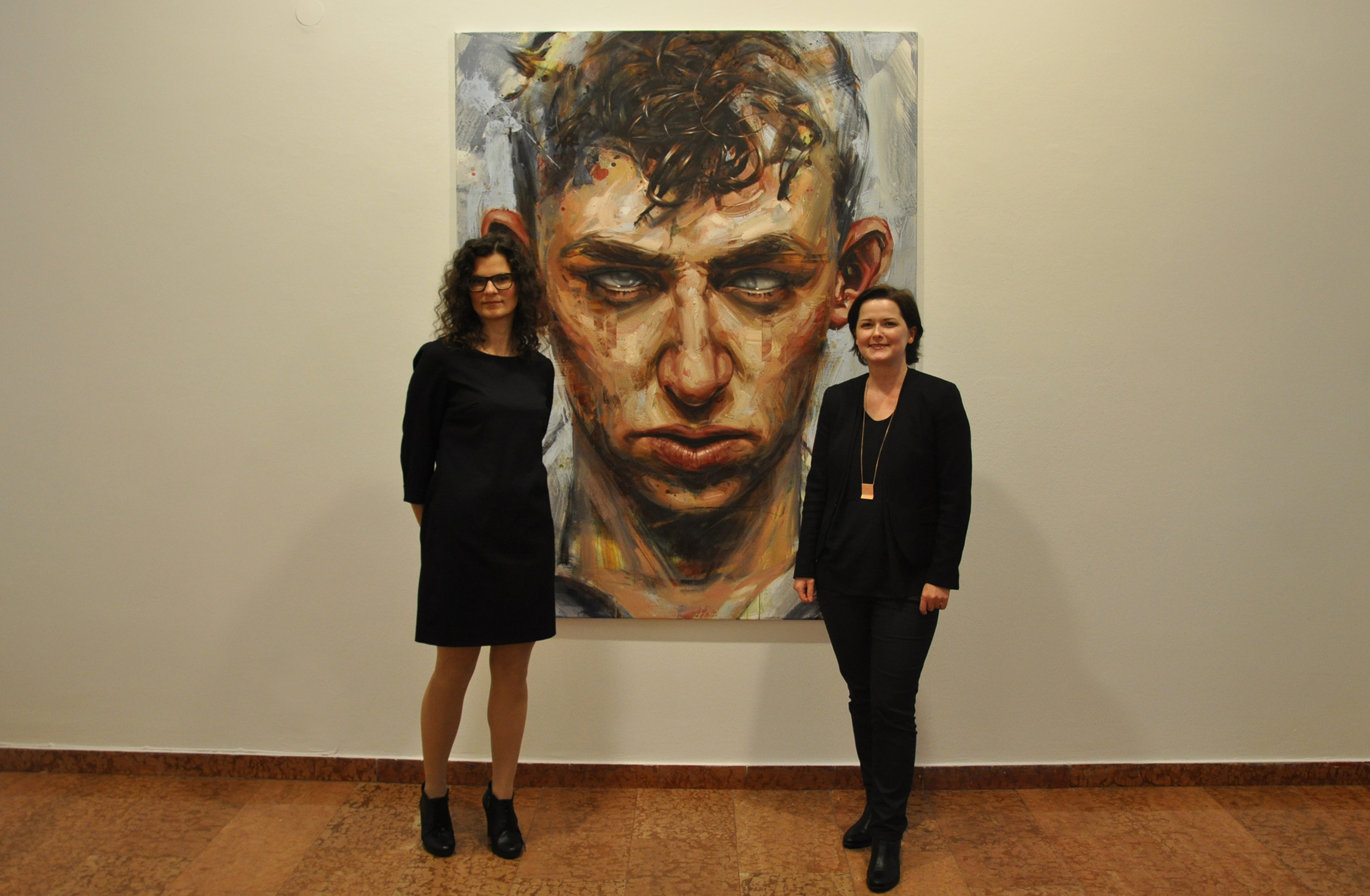 Gemeinsam mit Natalie Pedevilla (Referatsleitung Bildende Kunst und Kulturprojekte, r.) eröffnete Susanne Kircher-Liner gestern ihre Ausstellung in der Innsbrucker Andechsgalerie.