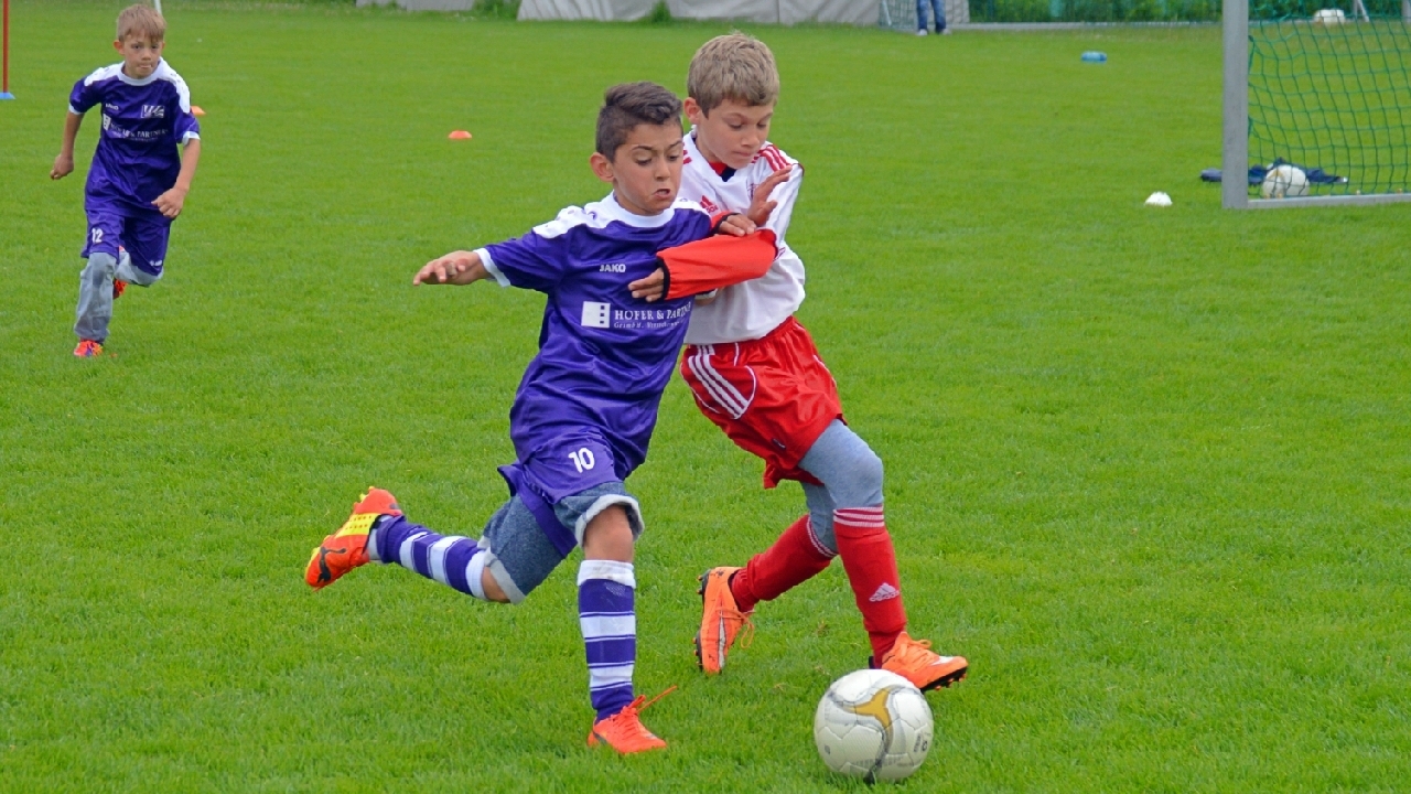 Beim U10 Pfingsturnier des IAC kämpften die jungen Sportler mit vollem Einsatz um den Turniersieg. Vizebürgermeister Christoph Kaufmann schaute zu und gratulierte herzlich.