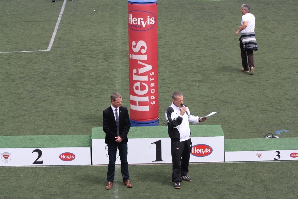 In der Sportanlage Wiesengasse fand im Mai der 13. Interntionale Hervis Cup statt. Vizebürgermeister Christoph Kaufmann nahm die Siegerehrung der U13-Mannschaften vor und gratulierte den glücklichen Siegern.