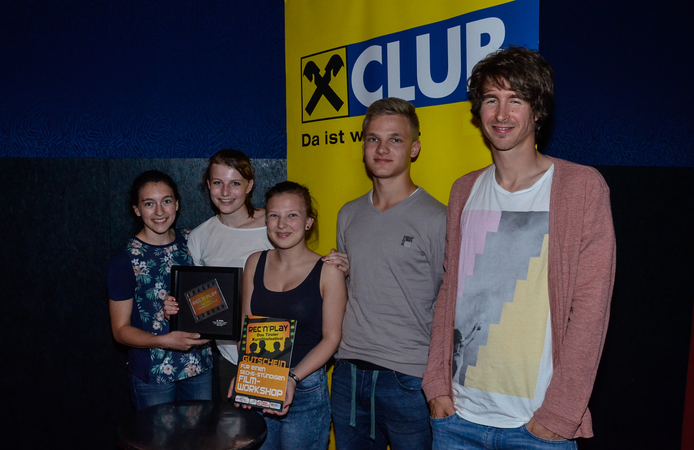 Am 18. Mai 2015 trafen sich zum FREIEN BEWERB des REC’n’PLAY-Kurzfilmfestivals nicht nur Filmemacher, sondern auch zahlreich erschienenes, filminteressiertes Publikum und eine Fachjury, um den besten Film des REC’n’PLAY Kurzfilmfestivals 2015 zu wählen. Dabei galt es, 17 Nominierungen, die unterschiedlicher nicht sein konnten, mit einer Maximallänge von je 15 Minuten anzusehen und zu bewerten. „Keine leichte Aufgabe, aber es ist irrsinnig interessant und macht Spaß!“, meint einer der Juroren. 
„Keiner von uns hätte gedacht, dass sich der Ansturm vom letzten Jahr noch toppen lässt!“, resümieren die Veranstalter und können das dermaßen große Interesse am Festival noch gar nicht fassen. „Natürlich hoffen wir, auch im nächsten Jahr einen solchen Ansturm erleben zu dürfen – wir haben jedenfalls schon jede Menge Ideen für das REC’n’PLAY Kurzfilmfestival 2016!“