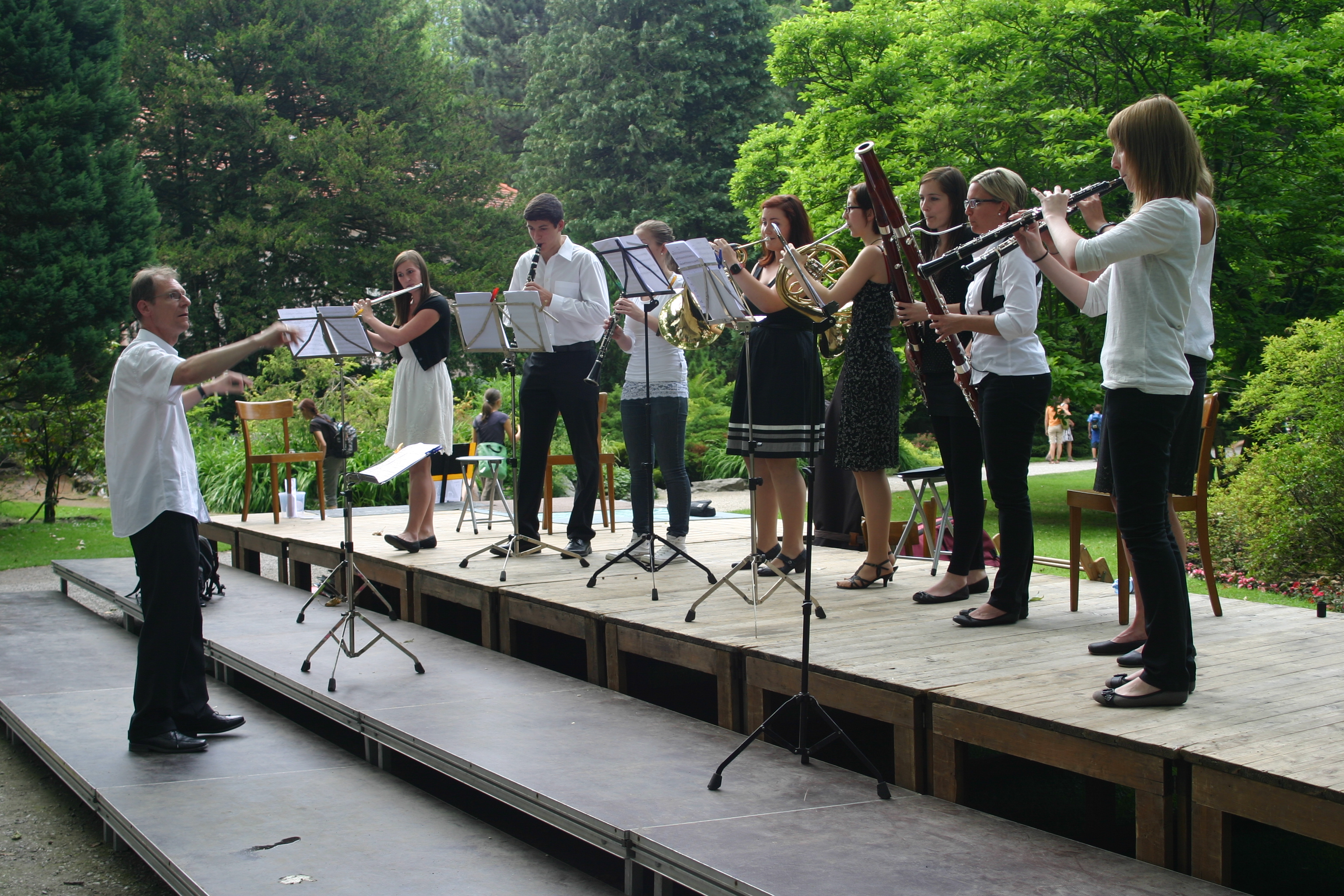 Am 02. Juli wird der Hofgarten im Rahmen des Sommerfests der Musikschule zum Klanggarten.