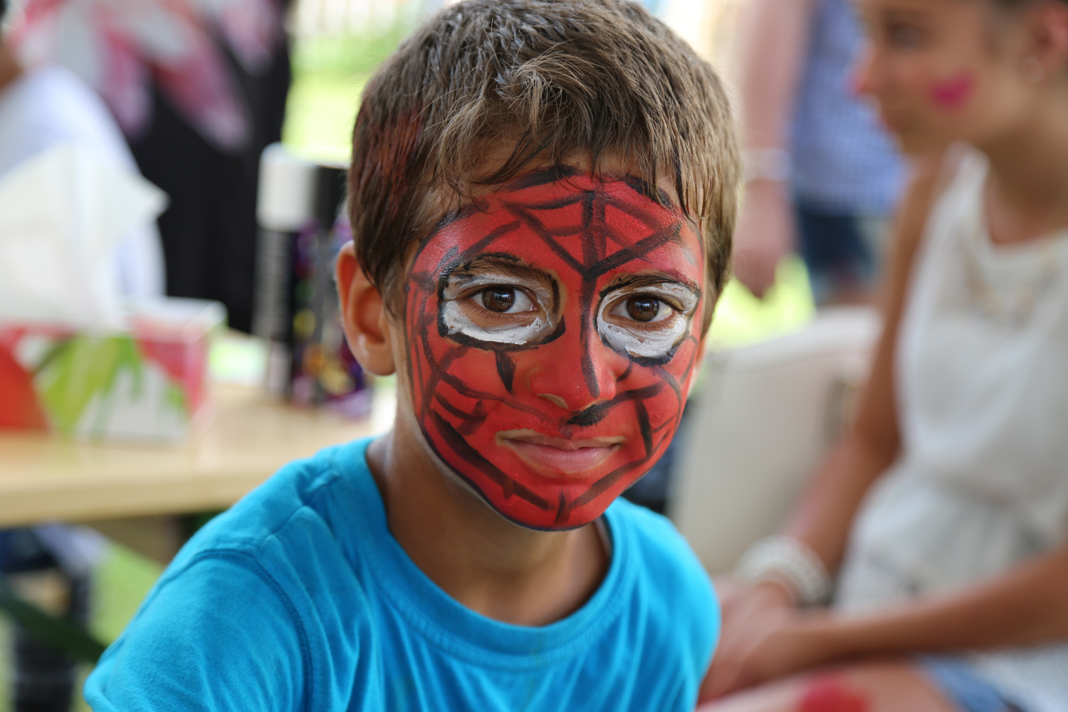 Anlässlich des 20. Amraser Dorffestes fand am 05. Juli nach neun Jahren erstmals wieder eine Marschmusikbewertung des Musikbezirkes Innsbruck-Stadt unter dem Motto "Musik in Bewegung" statt.
Neun Kapellen stellten sich den strengen Augen der Bewerter und gaben ihr Bestes. Bürgermeisterin Christine Oppitz-Plörer überreichte mit Roland Mair (GF des Tiroler Blasmusikverbandes) dem Obmann des Musikbezirkes Innsbruck-Stadt, Markus Schlenck, das Silberne Ehrenzeichen für seine besonderen Verdienste.
Die "Siegerehrung" führte stellvertretend für das Stadtoberhaupt Gemeinderätin Herlinde Keuschnigg und Gemeinderat Franz Hitzl, beide Mitglieder im Kulturausschuss, durch.