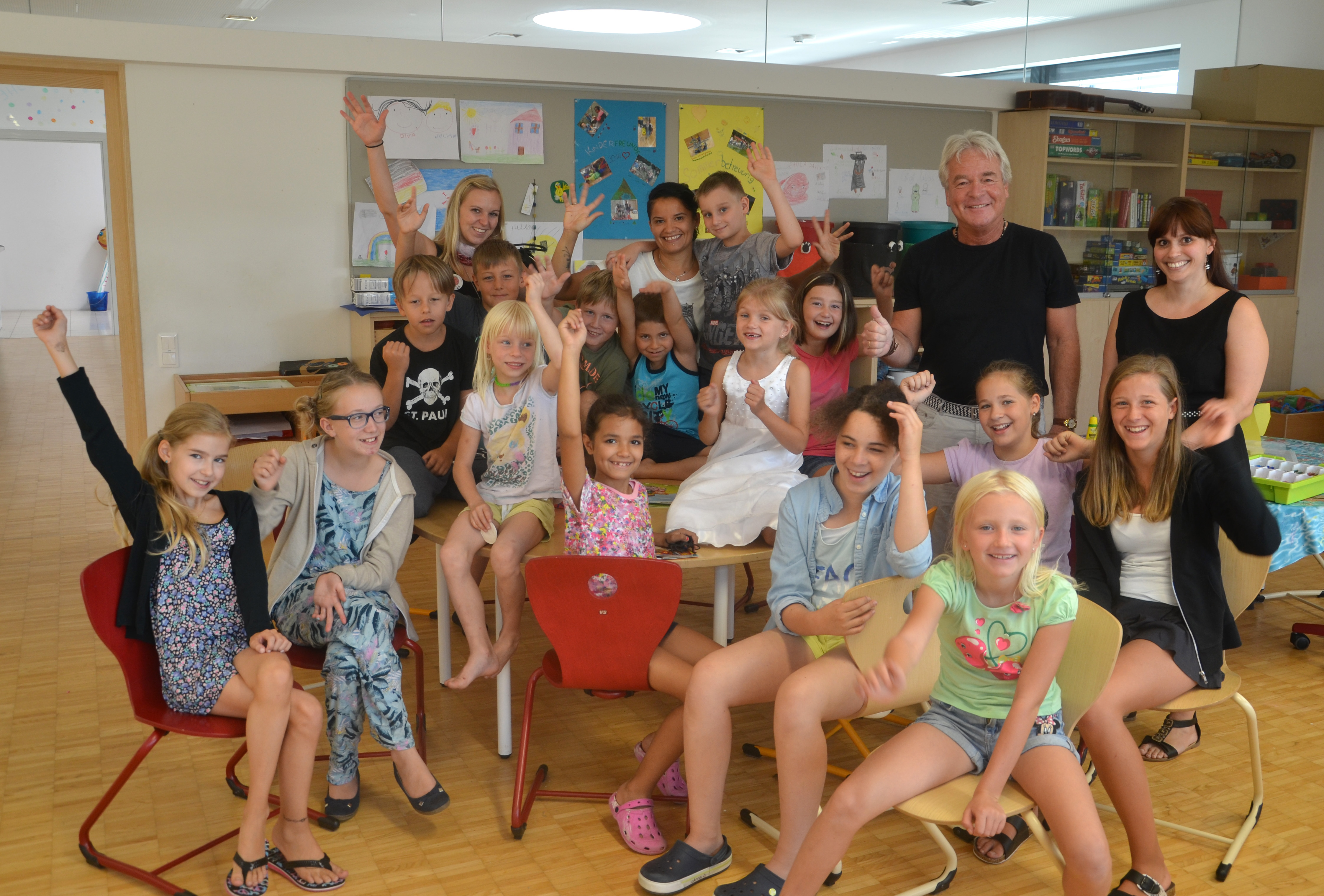Die Kinder und Betreuerinnen im Tagesheim der VS Reichenau zeigten sich beim Besuch von Stadtrat Ernst Pechlaner sichtlich begeistert.