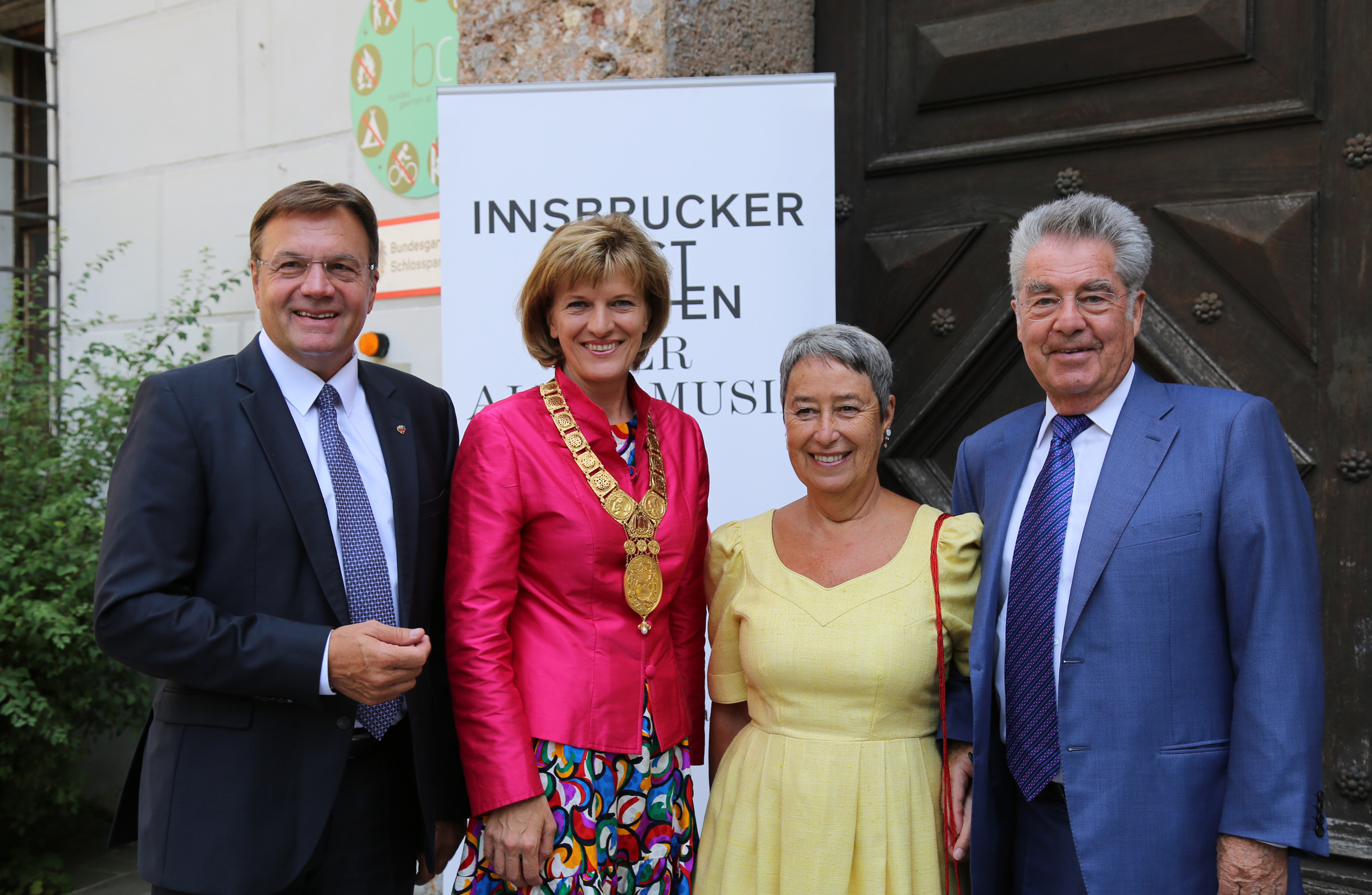 Bürgermeisterin Christine Oppitz-Plörer hieß gemeinsam mit Landeshauptmann Günther Platter den Bundespräsidenten mit seiner Gattin bei den Festwochen der Alten Musik willkommen.