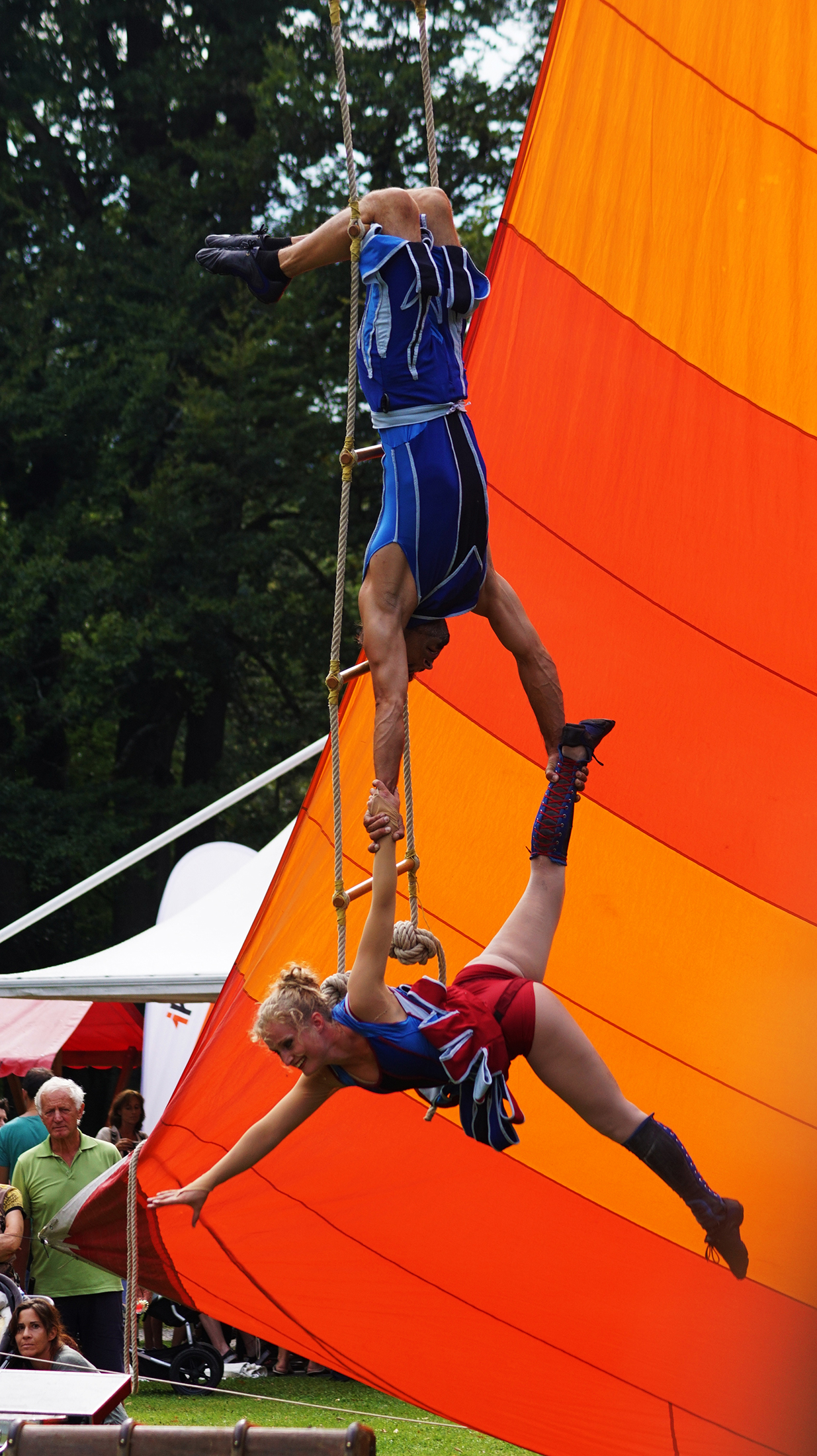Vor genau 20 Jahren fand das erste Schlossfest im Zuge der Innsbrucker Festwochen der Alten Musik am Schloss Ambras statt. Auch heuer kamen wieder sehr viele BesucherInnen um sich vom traumhaften Ambiente des Renaissance-Schlosses bezaubern zu lassen. Darbietungen, Spiel und Spaß sorgte für freudestrahlende Gesichter bei Jung und Alt. Auch Bürgermeisterin Christine Oppitz-Plörer zeigte sich begeistert.