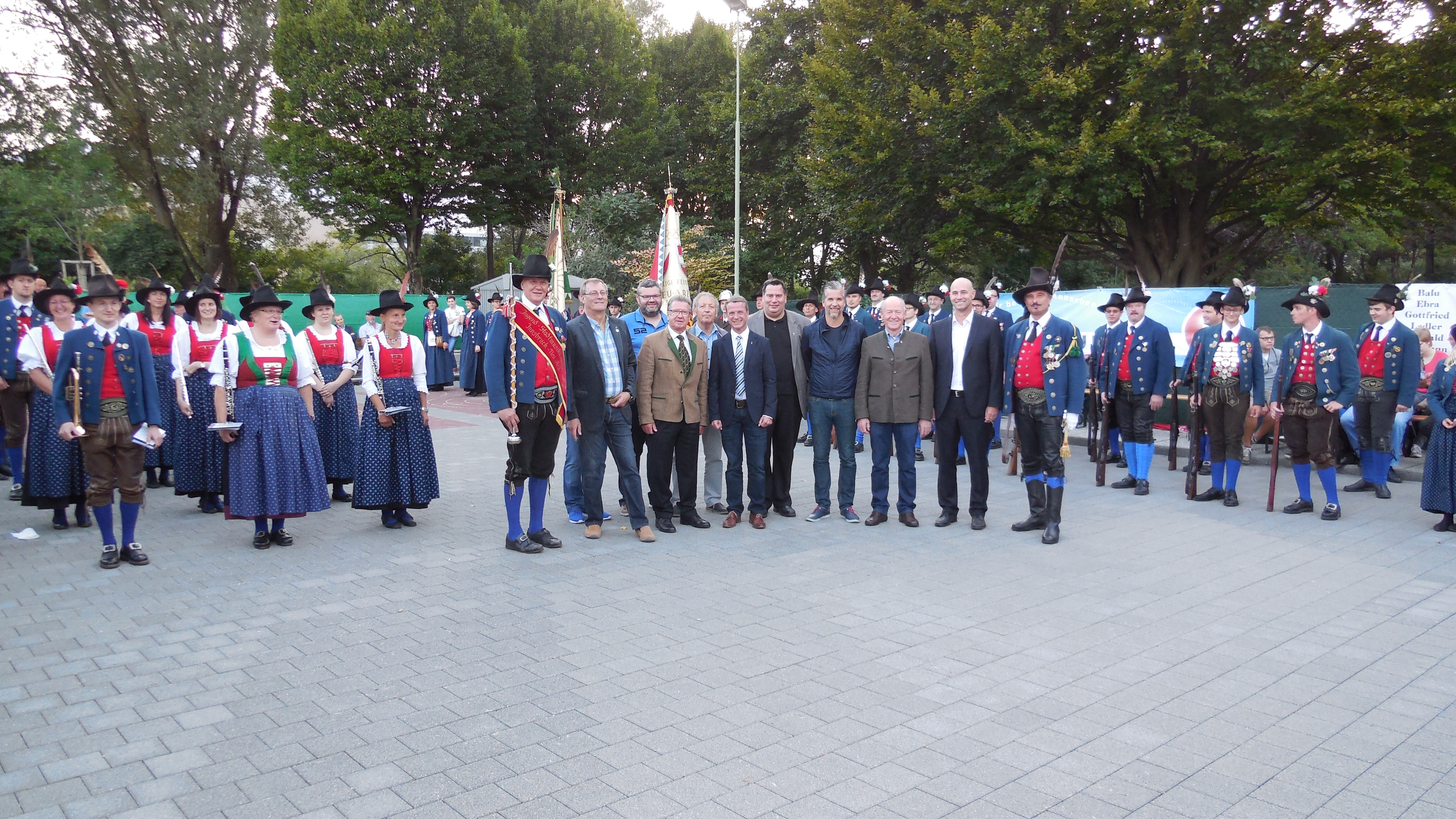 Der Union  Sportverein ‎Olympisches Dorf /Neu Arzl feierte sein 40 jähriges Bestandsjubiläum. Der 1975 gegründete Sportverein besteht aus 12 Sektionen mit insgesamt ca.700 Mitgliedern. 
Vizebürgermeister und Sportreferent Christoph Kaufmann gratulierte gemeinsam mit dem Gründungspräsident Friedl Ludescher und ‎Union Präsident Günther Mitterbauer.