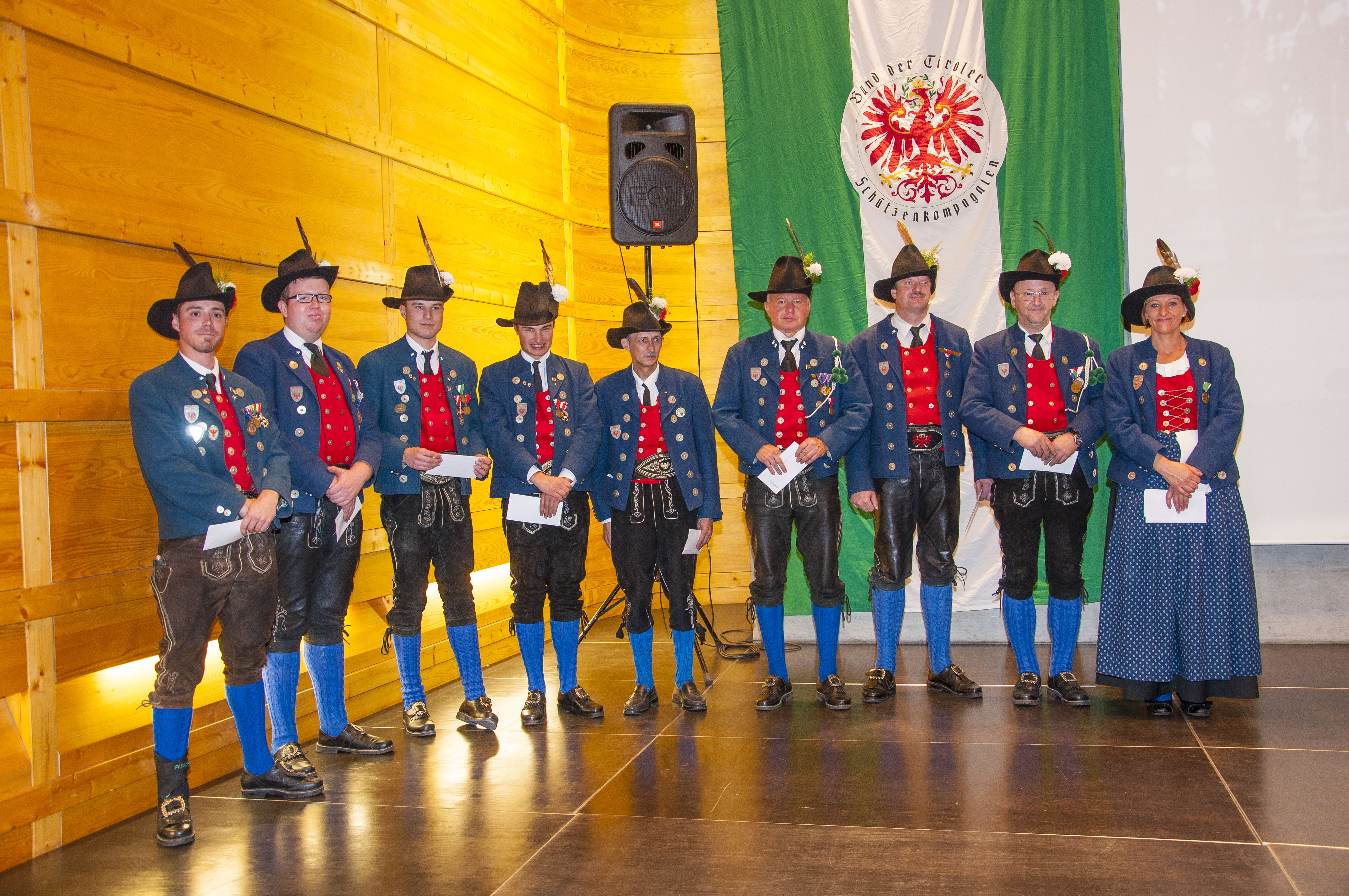 Es ist der Höhepunkt im Vereinsjahr der Schützen, wenn sie sich einmal pro Jahr zum Schützenjahrtag treffen. Vizebürgermeister Christoph Kaufmann war unter den geladenen Gästen und ist selber seit etlichen Jahren Mitglied der Speckbacher Schützenkompanie.
Im Rahmen dieses feierlichen Anlasses wurden auch verdiente Mitglieder geehrt und nach dem offiziellen Teil folgte das gemütliche Beisammensein, das die Kameradschaft der Kompanien untereinander nachhaltig bestärkt.