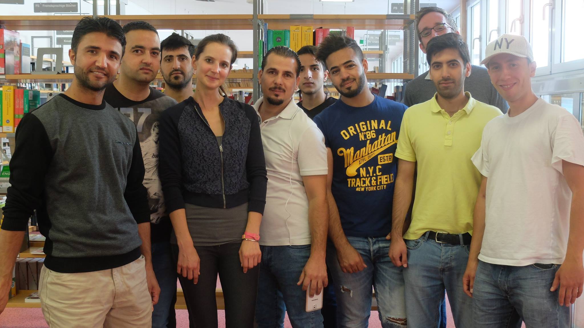 Die Stadtbücherei Innsbruck möchte als öffentliche Institution einen Beitrag zur Verbesserung der Situation der Flüchtlinge leisten.