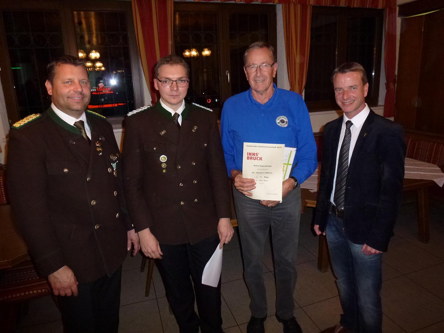 Die Schützengilde Reichenau veranstaltete vom 27. bis 31. Oktober die Innsbrucker Stadtmeisterschaft des Bezirkbundes Innsbruck. Sportreferent und Vizebürgermeister Christoph Kaufmann ließ es sich nicht nehmen persönlich die Siegerehrung‎ mit mit Obmann und Oberschützenmeister Harald Gutsch und Bezirksoberschützenmeister Joachim Steinlechner durchzuführen.