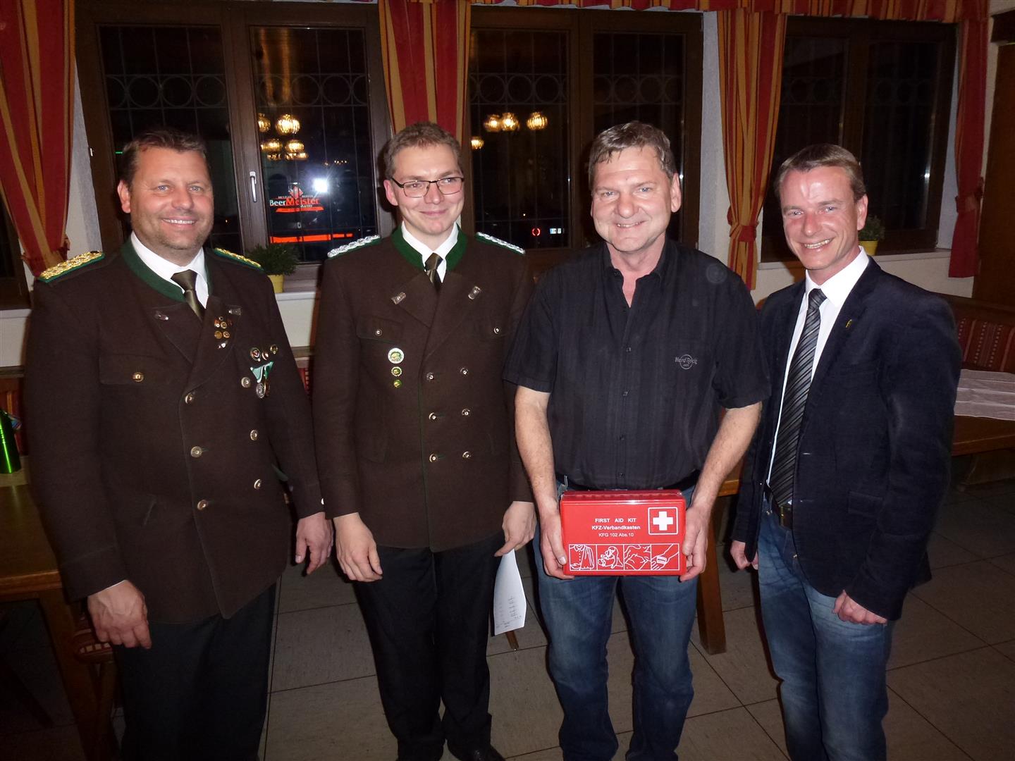 Die Schützengilde Reichenau veranstaltete vom 27. bis 31. Oktober die Innsbrucker Stadtmeisterschaft des Bezirkbundes Innsbruck. Sportreferent und Vizebürgermeister Christoph Kaufmann ließ es sich nicht nehmen persönlich die Siegerehrung‎ mit mit Obmann und Oberschützenmeister Harald Gutsch und Bezirksoberschützenmeister Joachim Steinlechner durchzuführen.