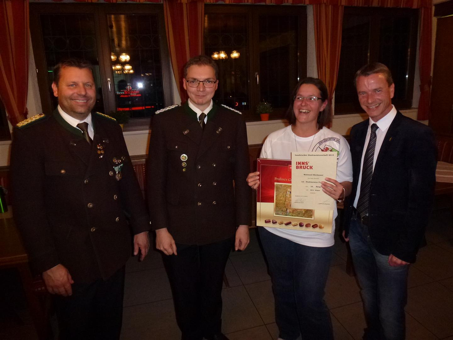 Die Schützengilde Reichenau veranstaltete vom 27. bis 31. Oktober die Innsbrucker Stadtmeisterschaft des Bezirkbundes Innsbruck. Sportreferent und Vizebürgermeister Christoph Kaufmann ließ es sich nicht nehmen persönlich die Siegerehrung‎ mit mit Obmann und Oberschützenmeister Harald Gutsch und Bezirksoberschützenmeister Joachim Steinlechner durchzuführen.