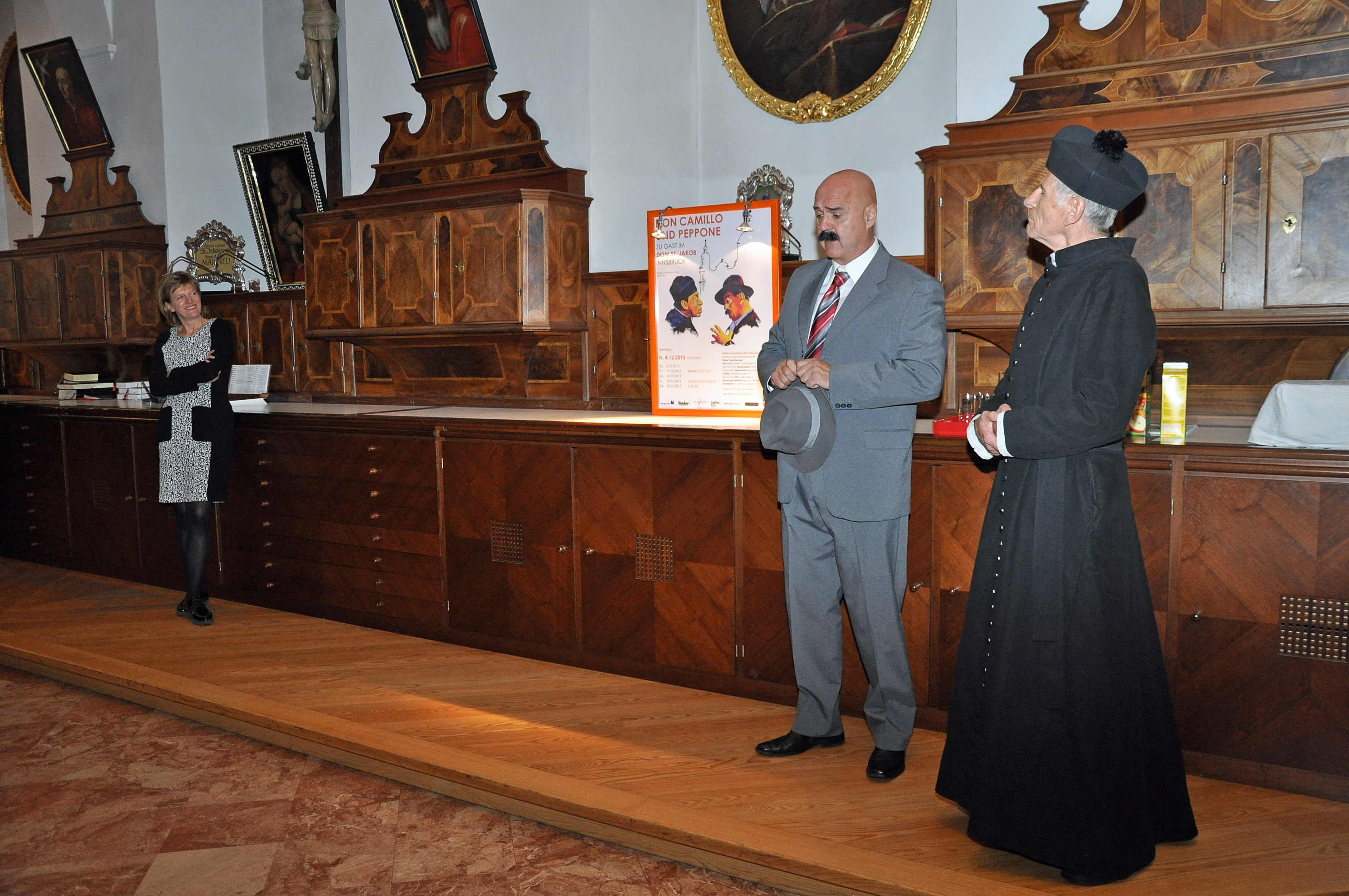 Auch Bürgermeisterin Christine Oppitz-Plörer konnte sich über einen kleinen Einblick in die Produktion freuen.