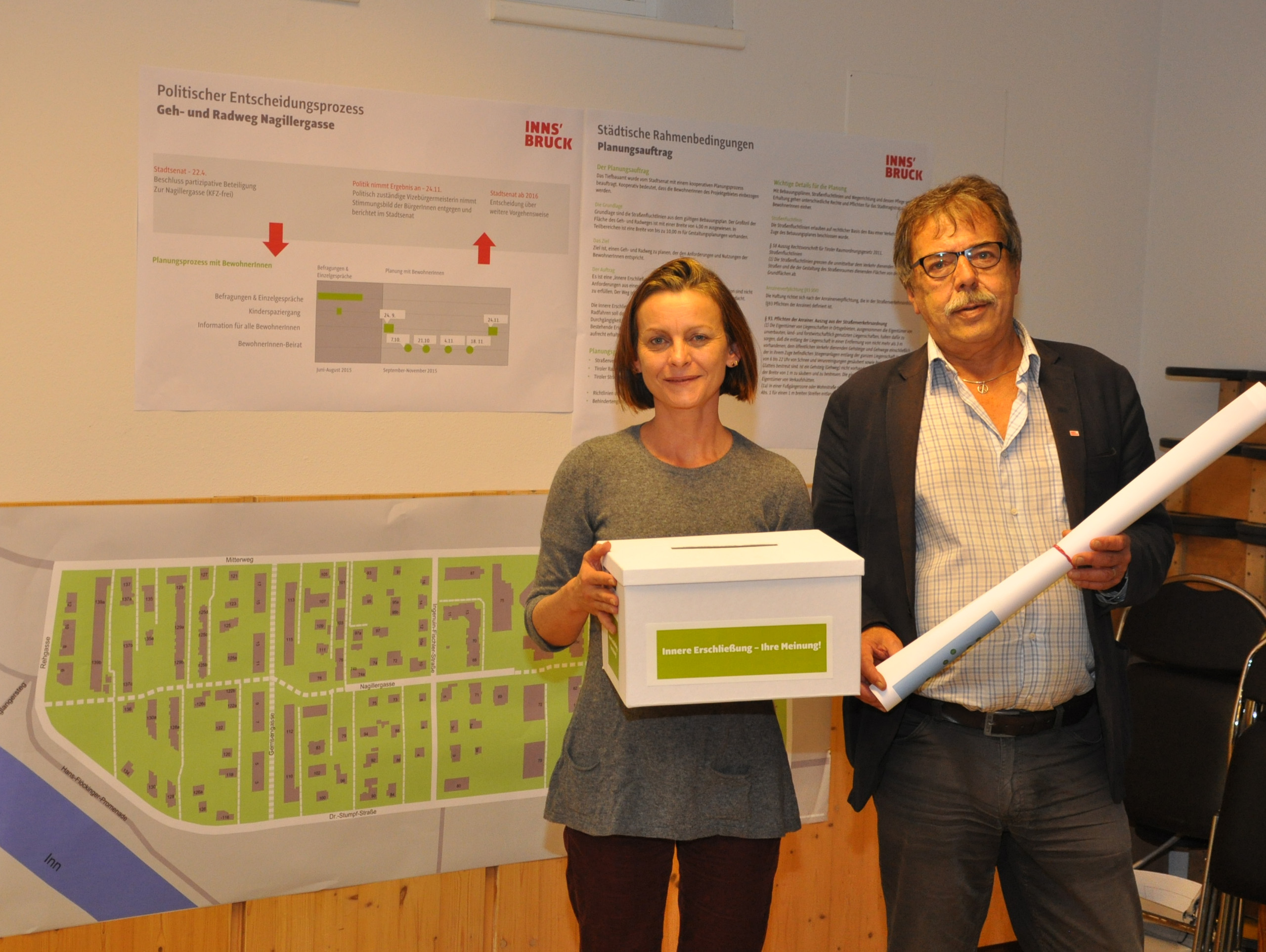 Vizebürgermeisterin Sonja Pitscheider und Stadtrat Gerhard Fritz übernahmen bei der Veranstaltung die Ergebnisse des BürgerInnenbeteiligungsprozesses in der Nagillergasse.