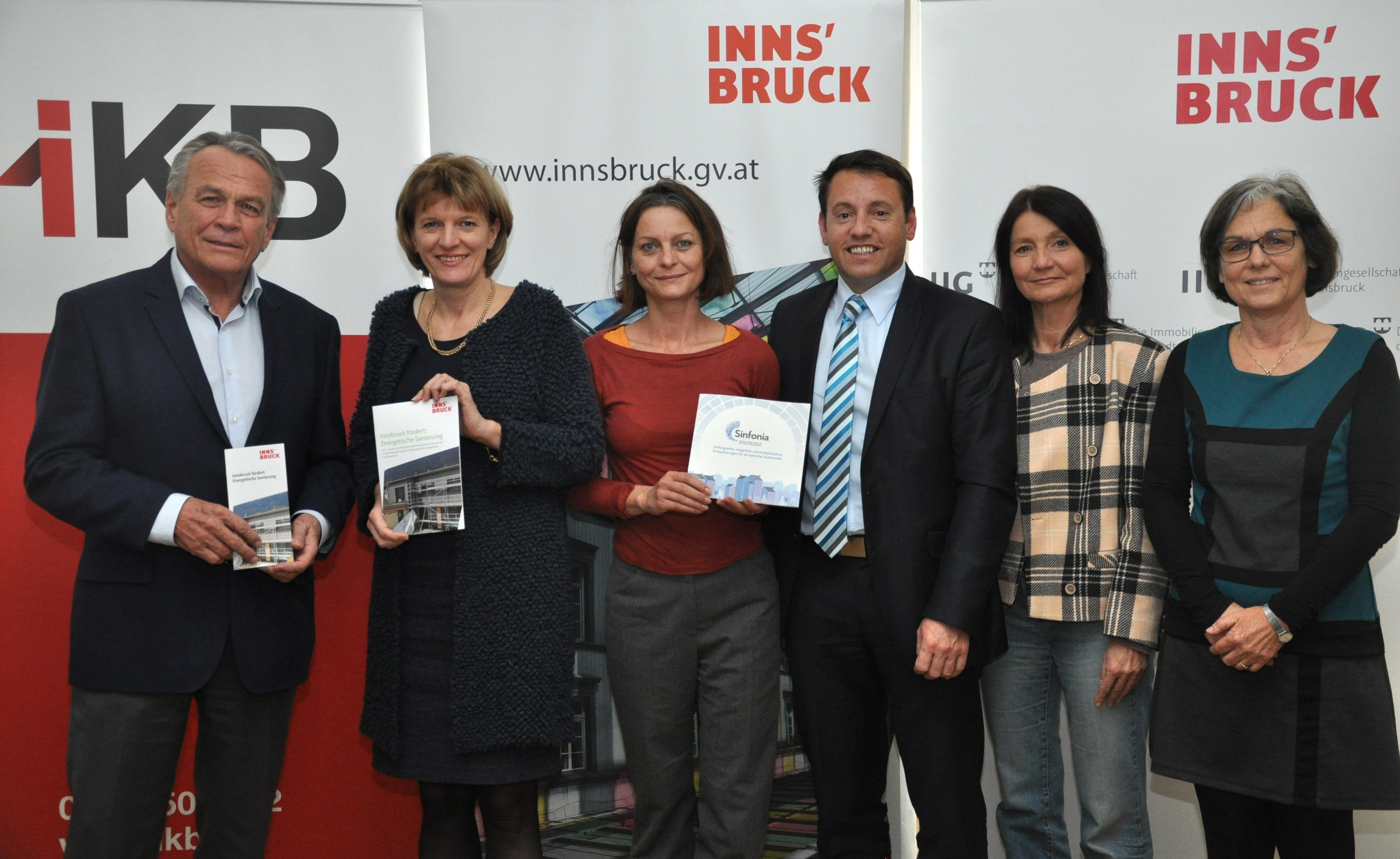 Berichteten gemeinsam über den Klimaschutz in Innsbruck: (v.l.n.r.) IKB-Vorstand Harald Schneider, Bürgermeisterin Christine Oppitz-Plörer, Vizebürgermeisterin Sonja Pitscheider, IIG-Geschäftsführer Franz Danler, Uschi Schwarzl, Vorsitzende des Ausschusses für Umwelt, Energie und Mobilität, sowie Beatrix Frenckell (städt. Ansprechpartnerin IEP).