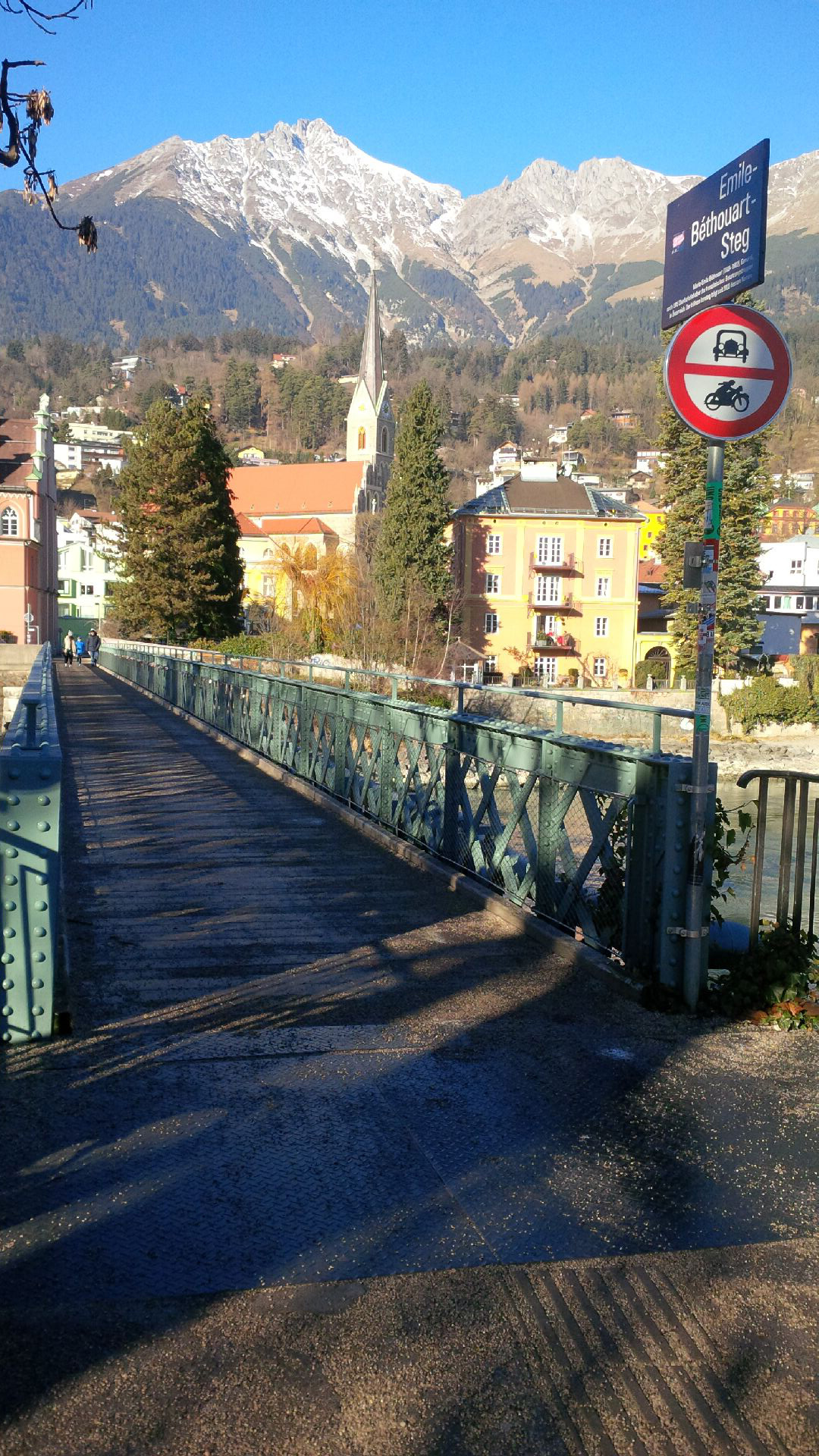 Das Queren des Inns ist mit dem Fahrrad über den Emile-Béthouart-Steg zukünftig wieder erlaubt.
