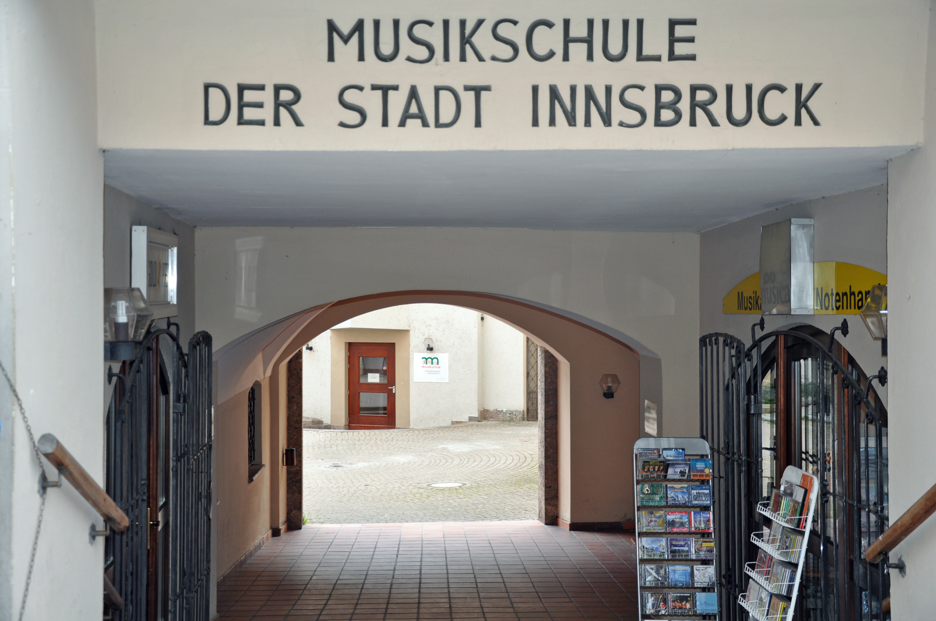 Der nächste „Tag der offenen Tür“ der städtischen Musikschule am Innrain findet am 23. April 2024 von 14.00 bis 18.00 Uhr statt.