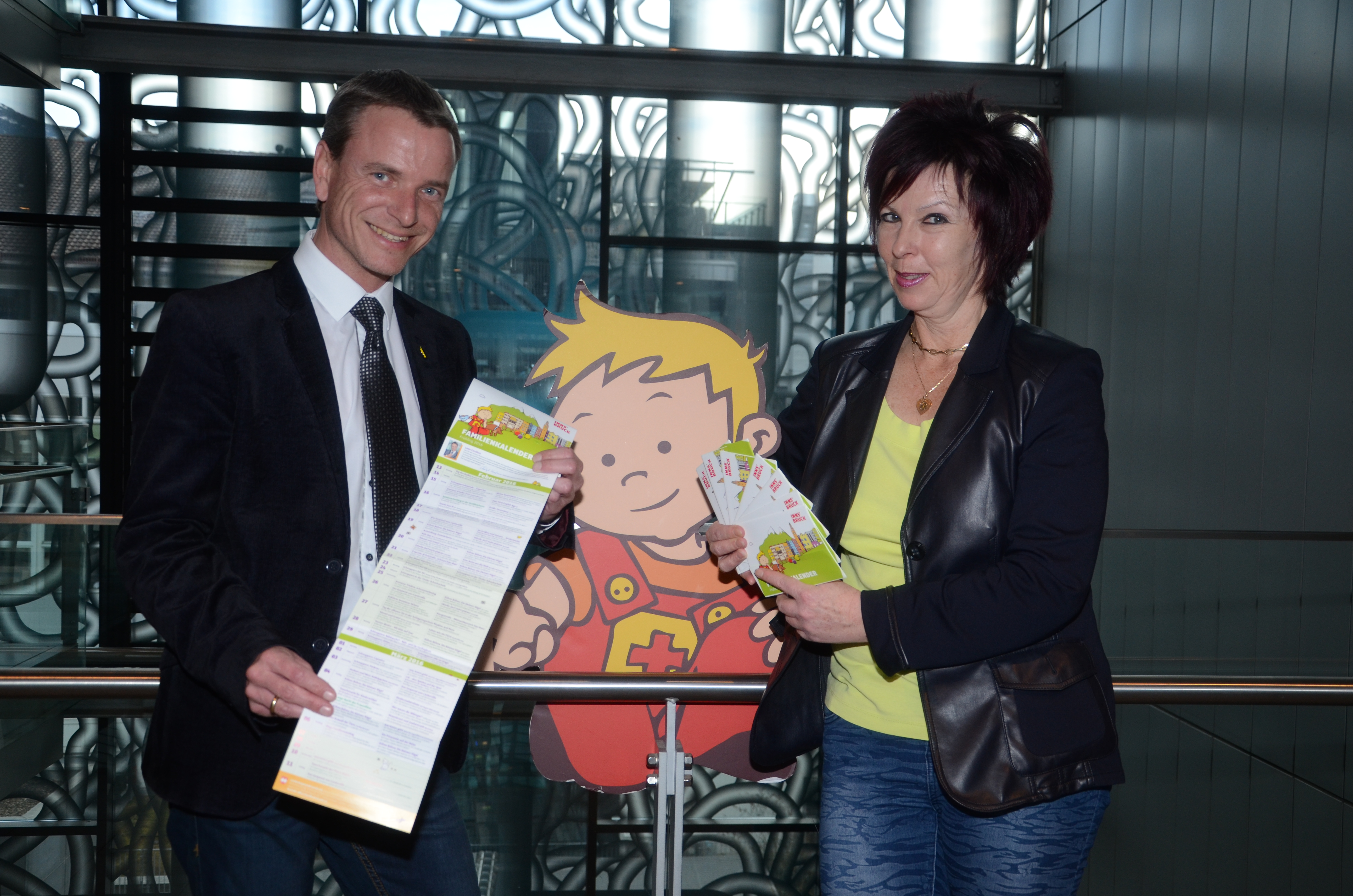 Vizebürgermeister Kaufmann und Referatsleiterin Klee freuen sich über das neue vielfältige Programm.