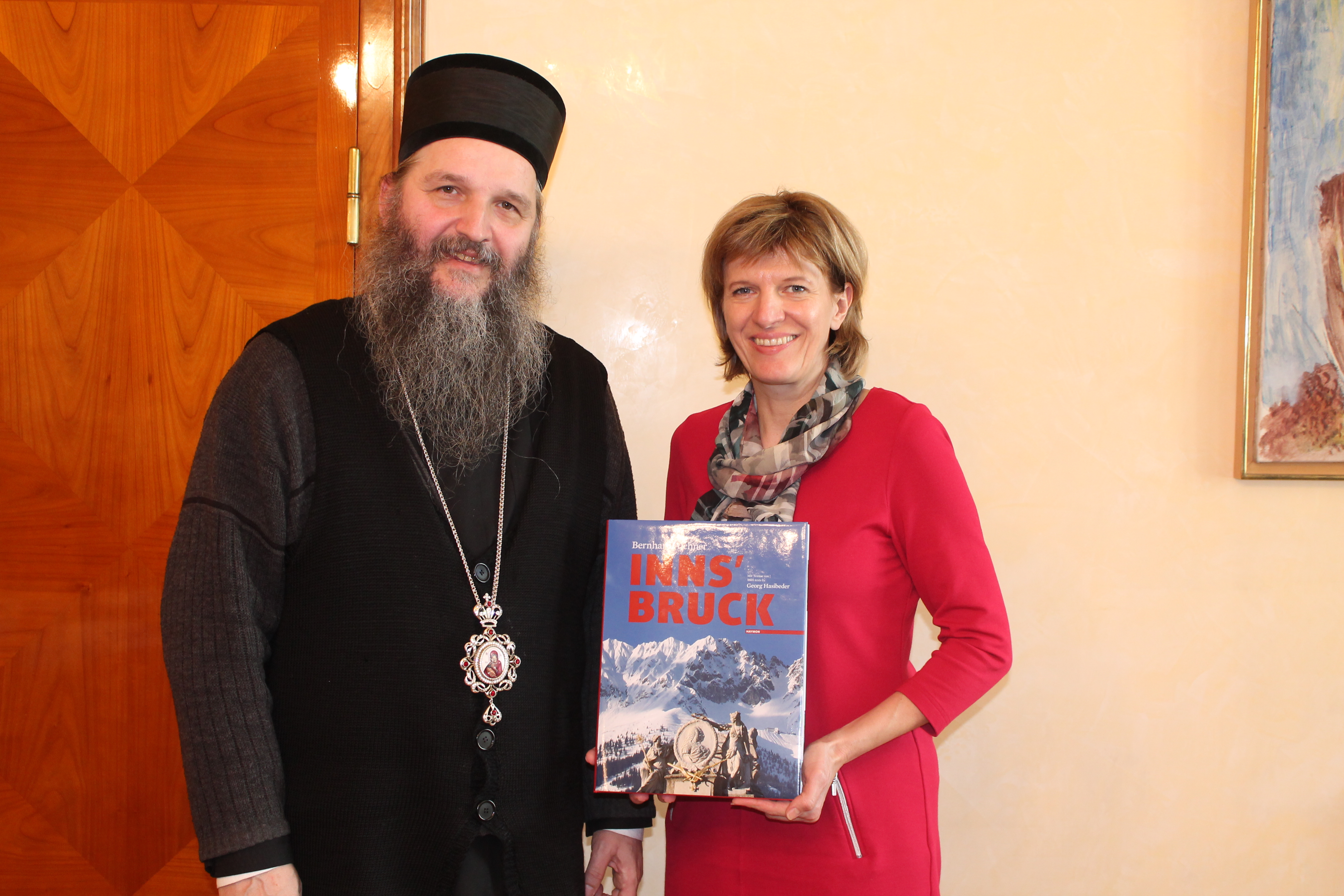 Bischof Andrej der Serbisch Orthodoxen Kirche von Österreich und der Schweiz, besuchte Bürgermeisterin Christine Oppitz-Plörer anlässlich des traditionellen Antrittsbesuches im Rathaus in der Maria-Theresien-Straße.