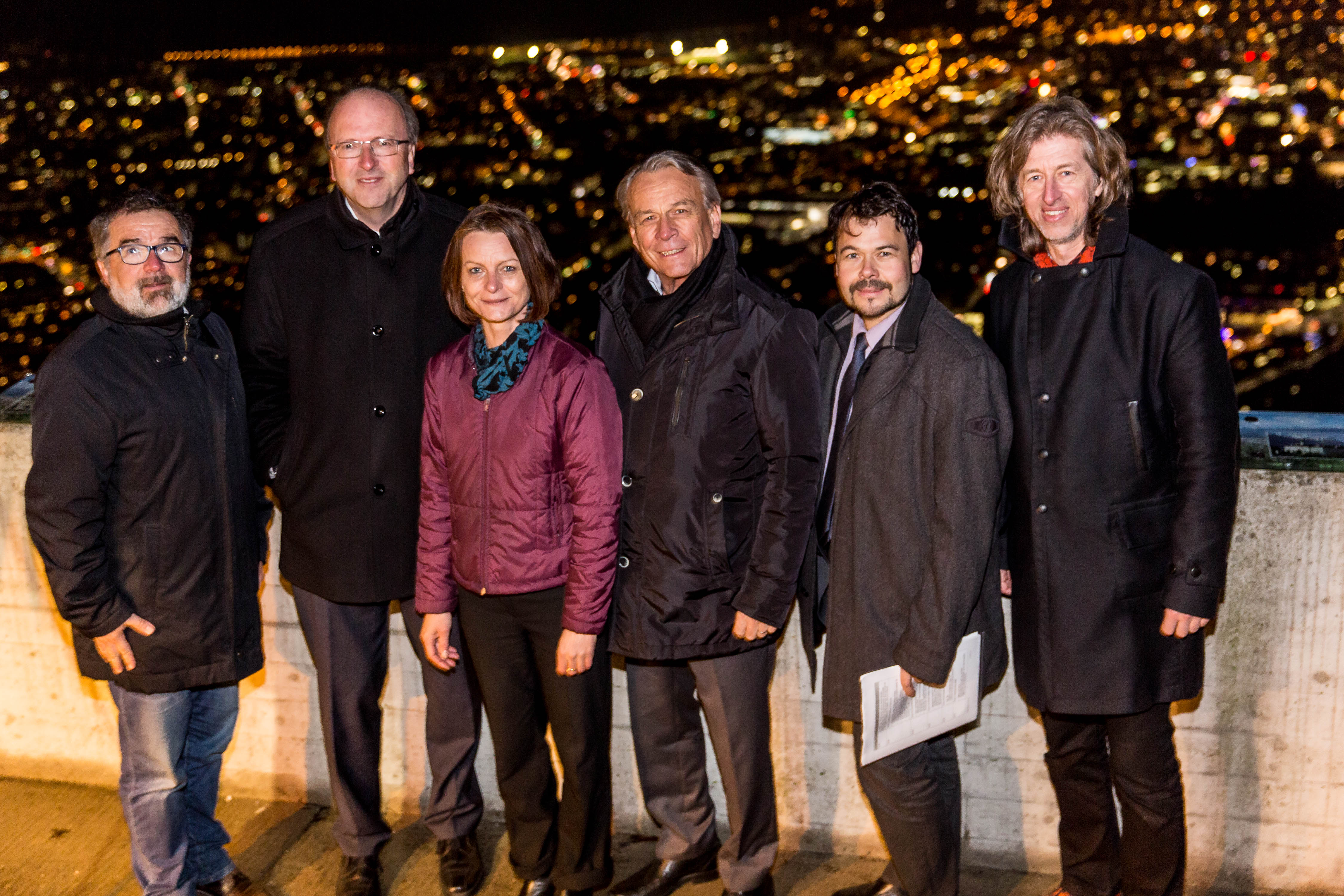 Klaus Spigl, Abteilung Stromnetz/Service, IKB-Vorstandsdirektor Helmuth Müller, VBM Sonja Pitscheider, IKB-Vorstandsvorsitzender Harald Schneider, Roland Tiwald, Geschäftsbereichsleiter Strom-Netz und Landesumweltanwalt Johannes Kostenzer (v.l.).