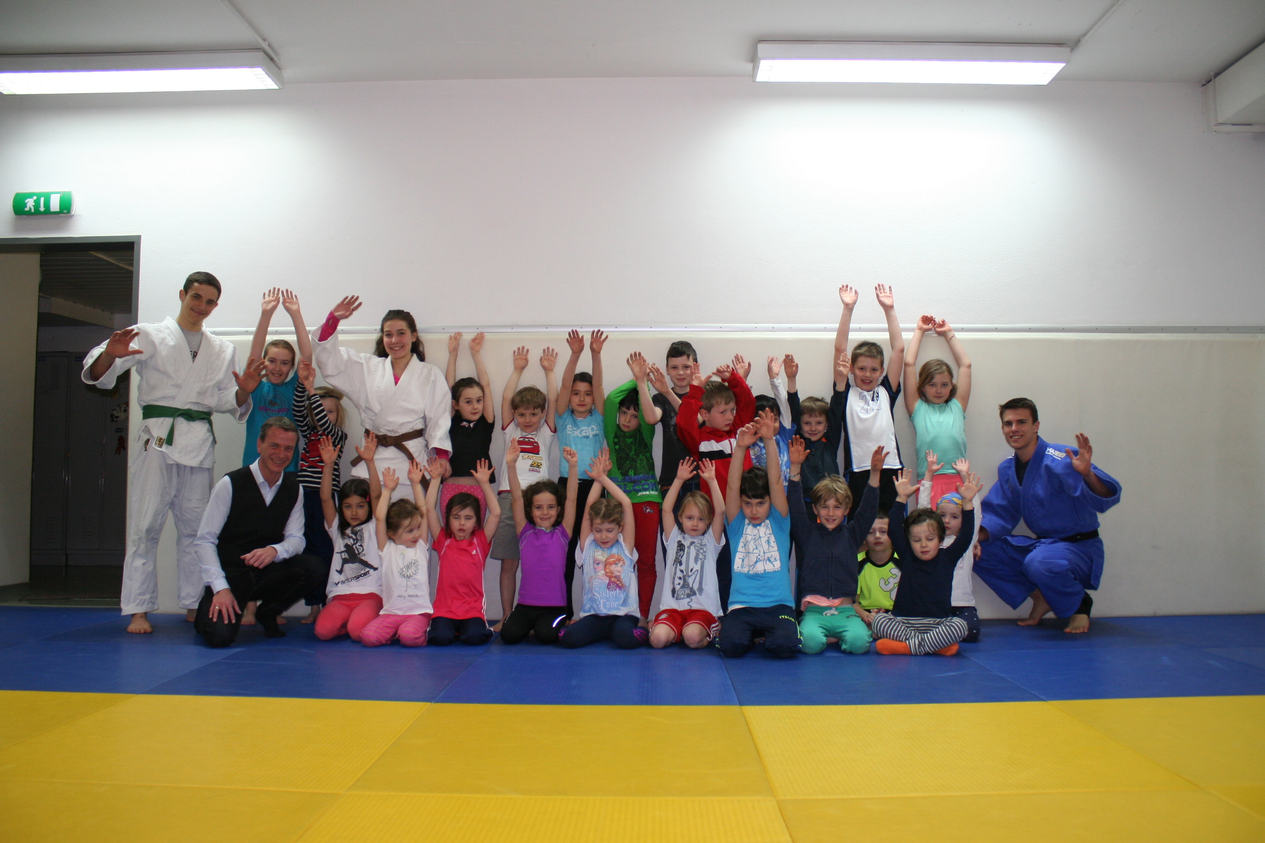 Vizebürgermeister und Jugendreferent Christoph Kaufmann besuchte das Judozentrum Innsbruck im Rahmen des Osterferienzug 2016. Kinder im Alter von 5 - 12 Jahren lernen in einem Schnuppertraining das richtige Fallen und einfache Elemente der Selbstverteidigung durch Judo.