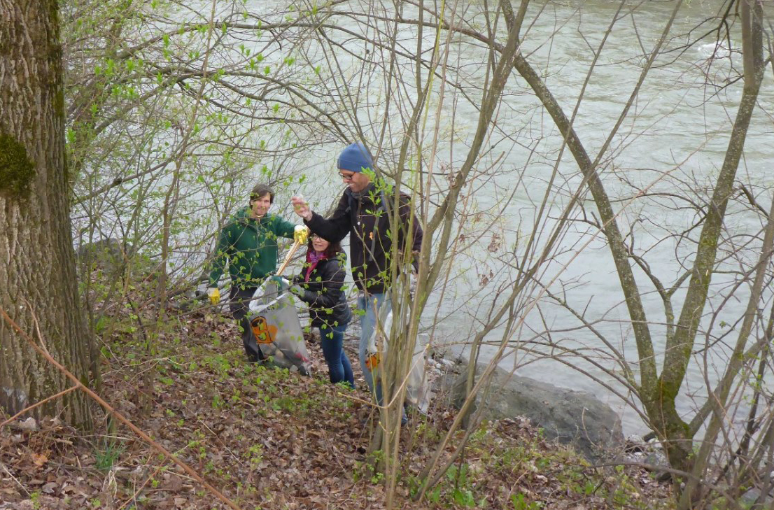 Zahlreiche freiwillige Hände sammelten unermüdlich 3,3 Tonnen Müll ein.