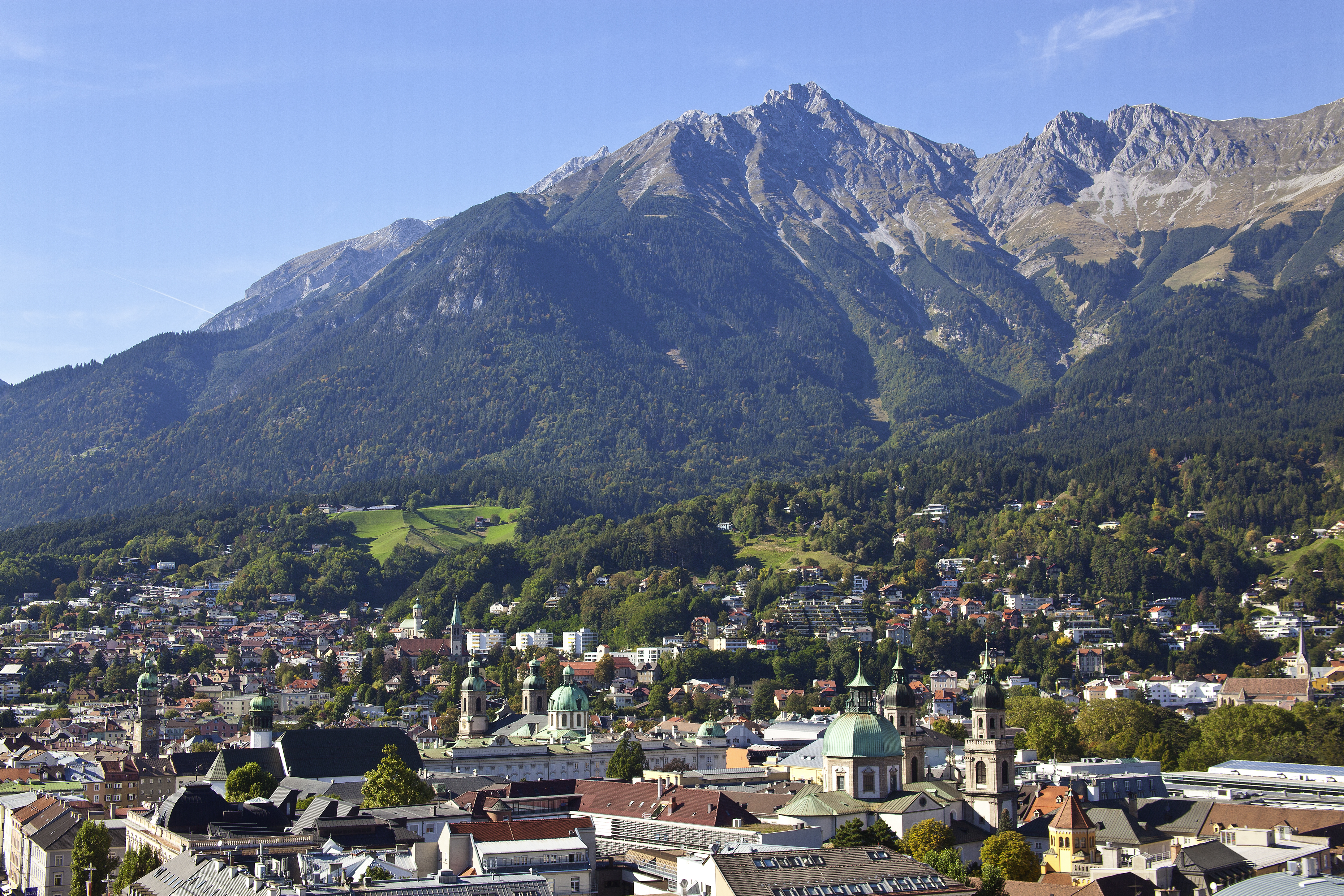In der Stadt Innsbruck werden viele verschiedene Sprachen gesprochen. Die Videobotschaften sollen so viele wie möglich abbilden und auf die Covid-19 Impfung aufmerksam machen.