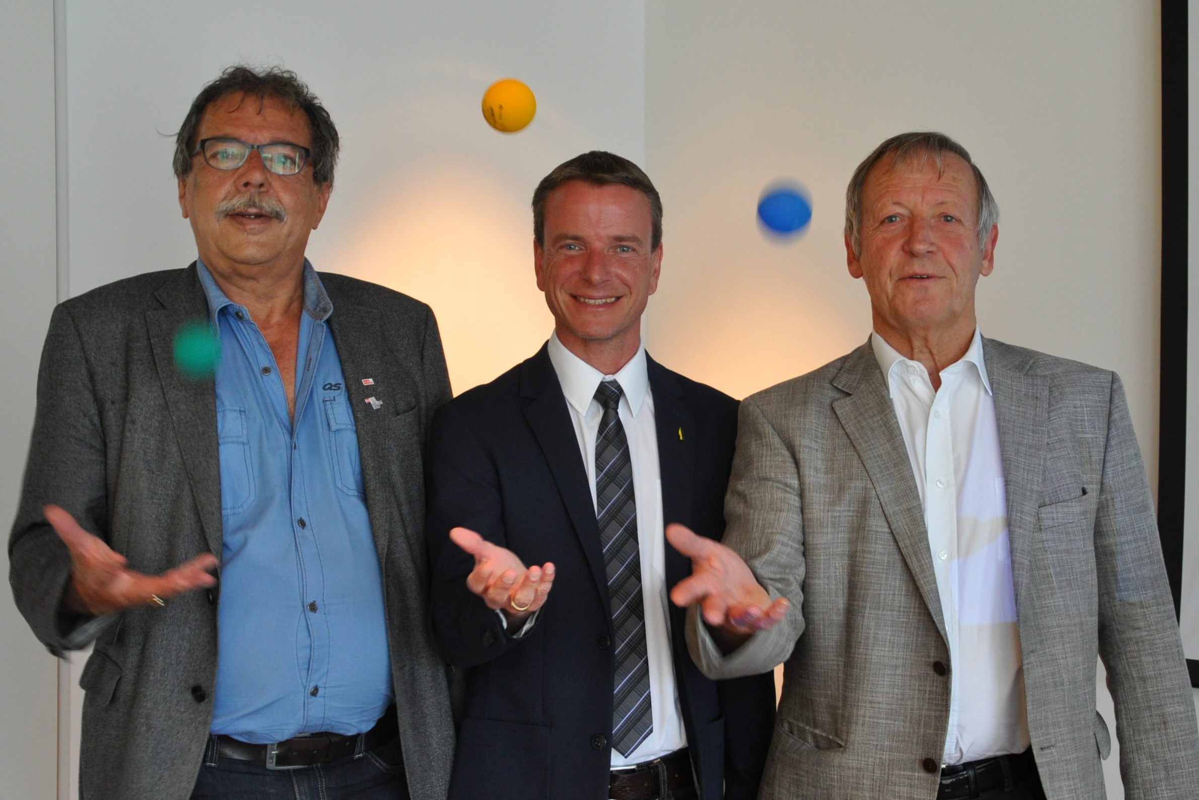 Präsentierten sich bei der Projektvorstellung von „Bewegt im Park“ selbst sportlich: Stadtrat Gerhard Fritz, Vizebürgermeister Christoph Kaufmann und Sportunion-Präsident Günther Mitterbauer (v.l.)