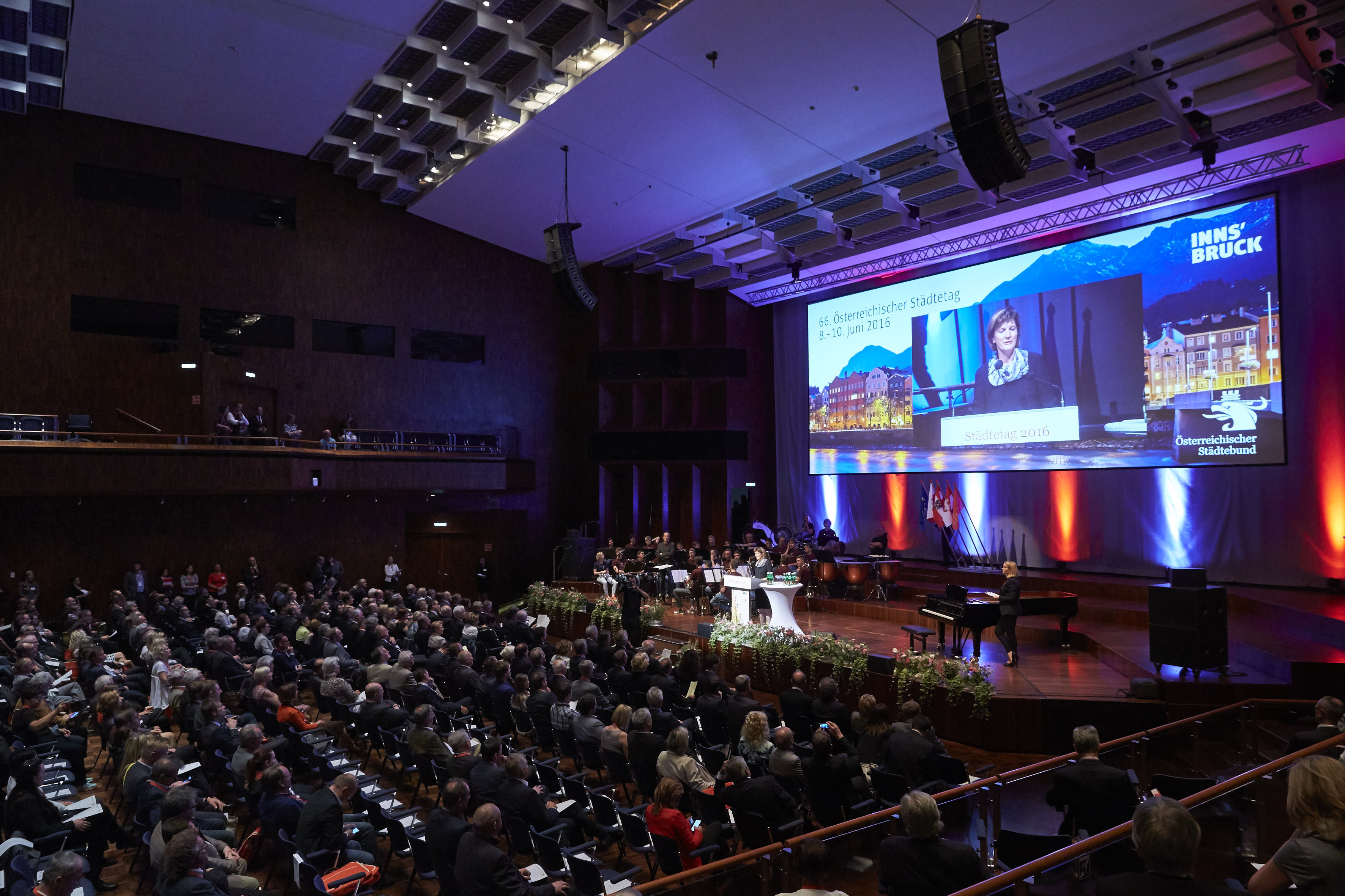 Bürgermeisterin Christine Oppitz-Plörer begrüßte die TeilnehmerInnen des 66. Österreichischen Städtetages im Congress Innsbruck.