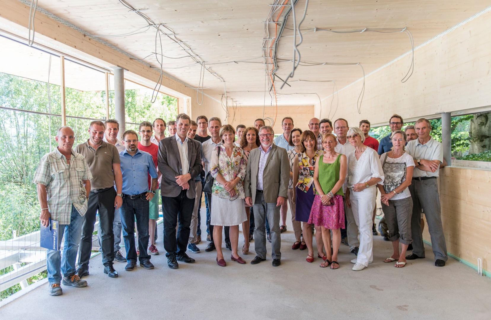 Kürzlich begingen zahlreiche Ehrengäste, darunter Bürgermeisterin Christine Oppitz-Plörer und Direktor Michael Martys, die Firstfeier bei der neuen Zoo-Gastronomie des Alpenzoos begangen.